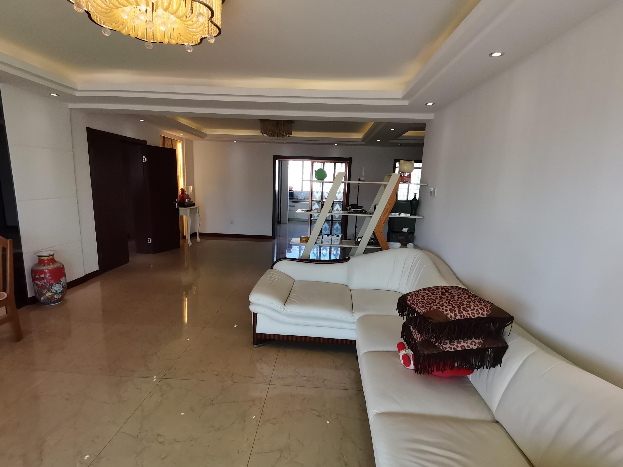 五山公寓 5室2厅3卫 280.00m&sup2;