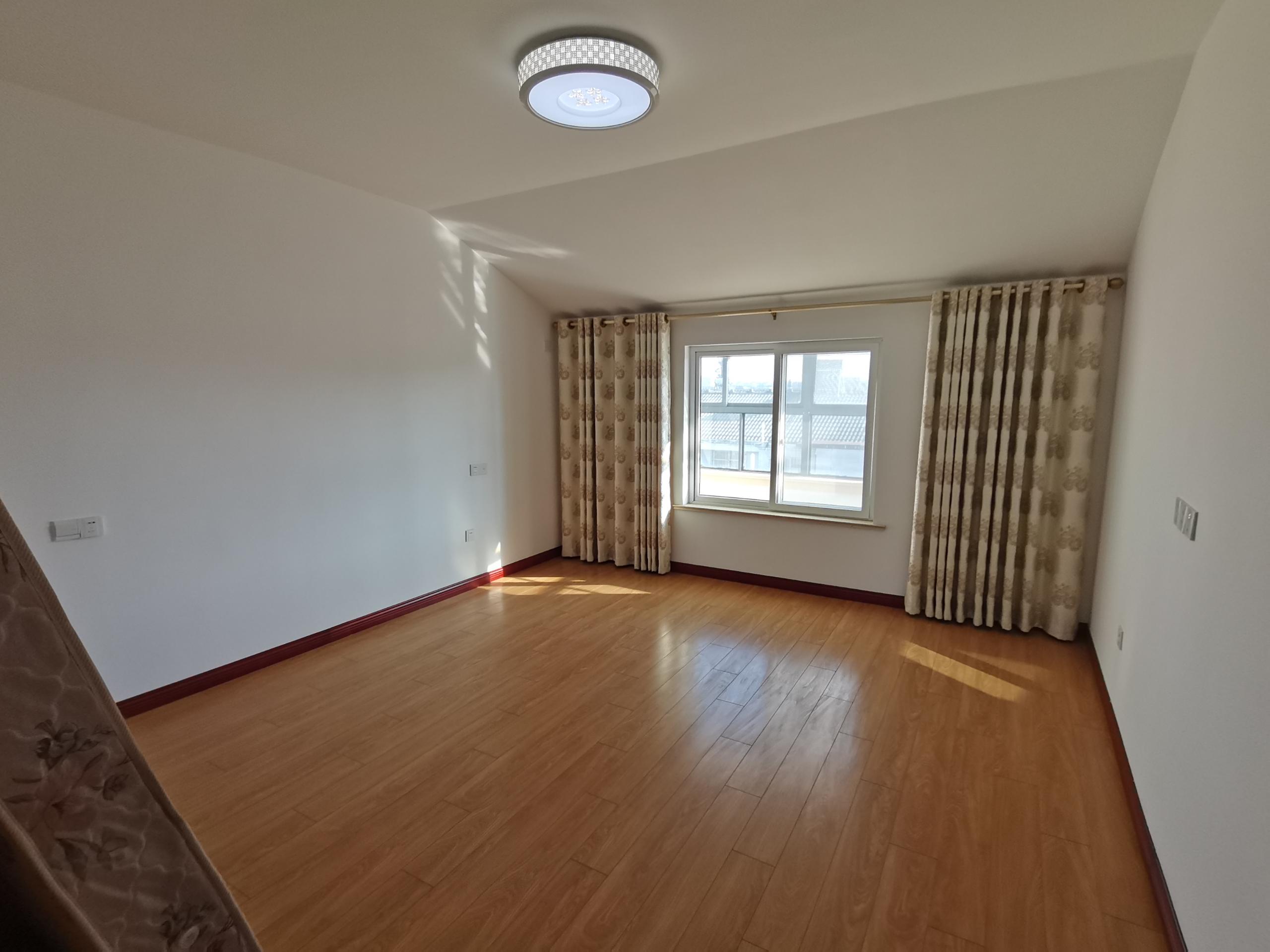 五山公寓 5室2厅3卫 280.00m&sup2;