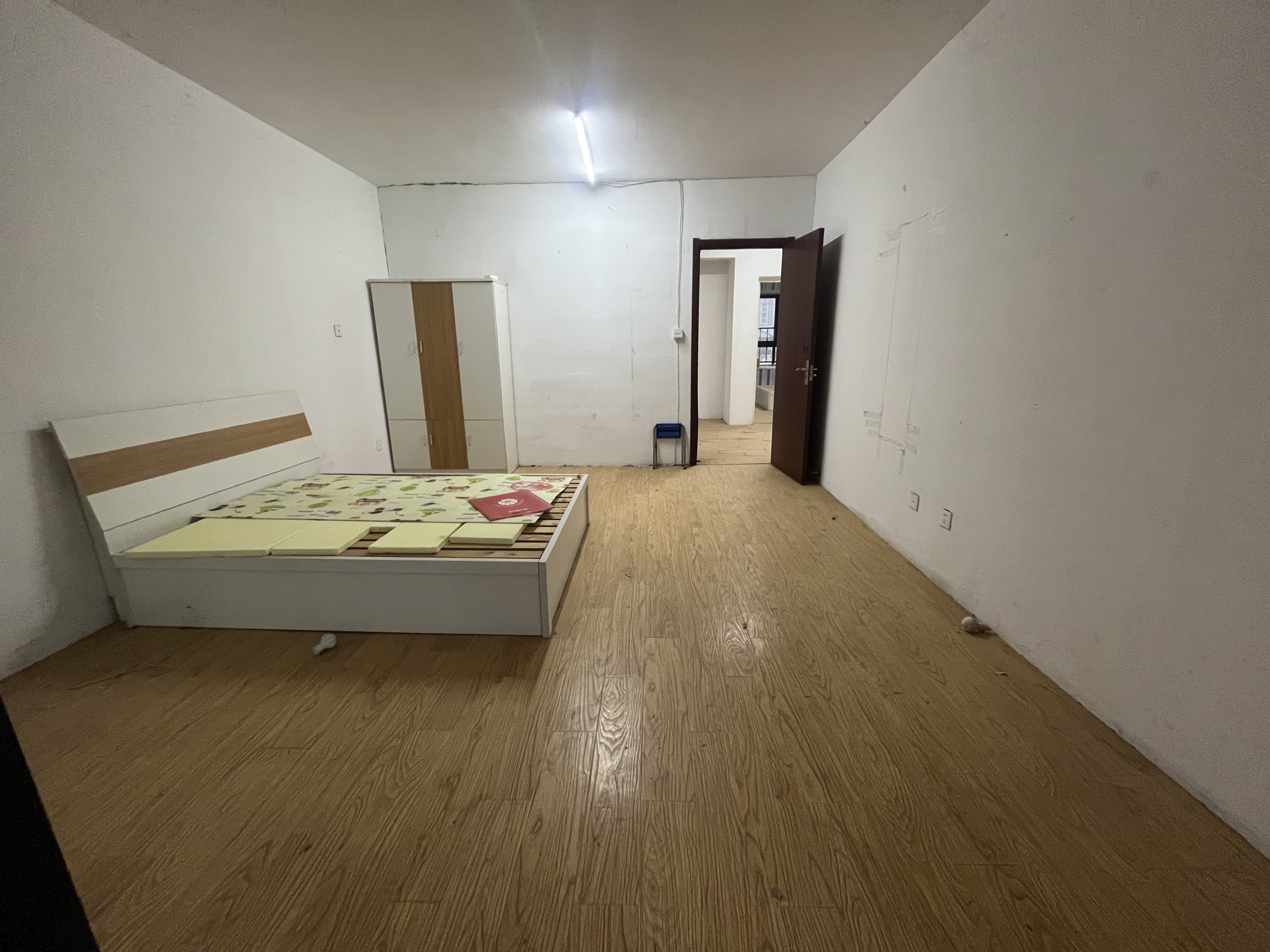 炜赋花苑 3室2厅1卫 128m&sup2;