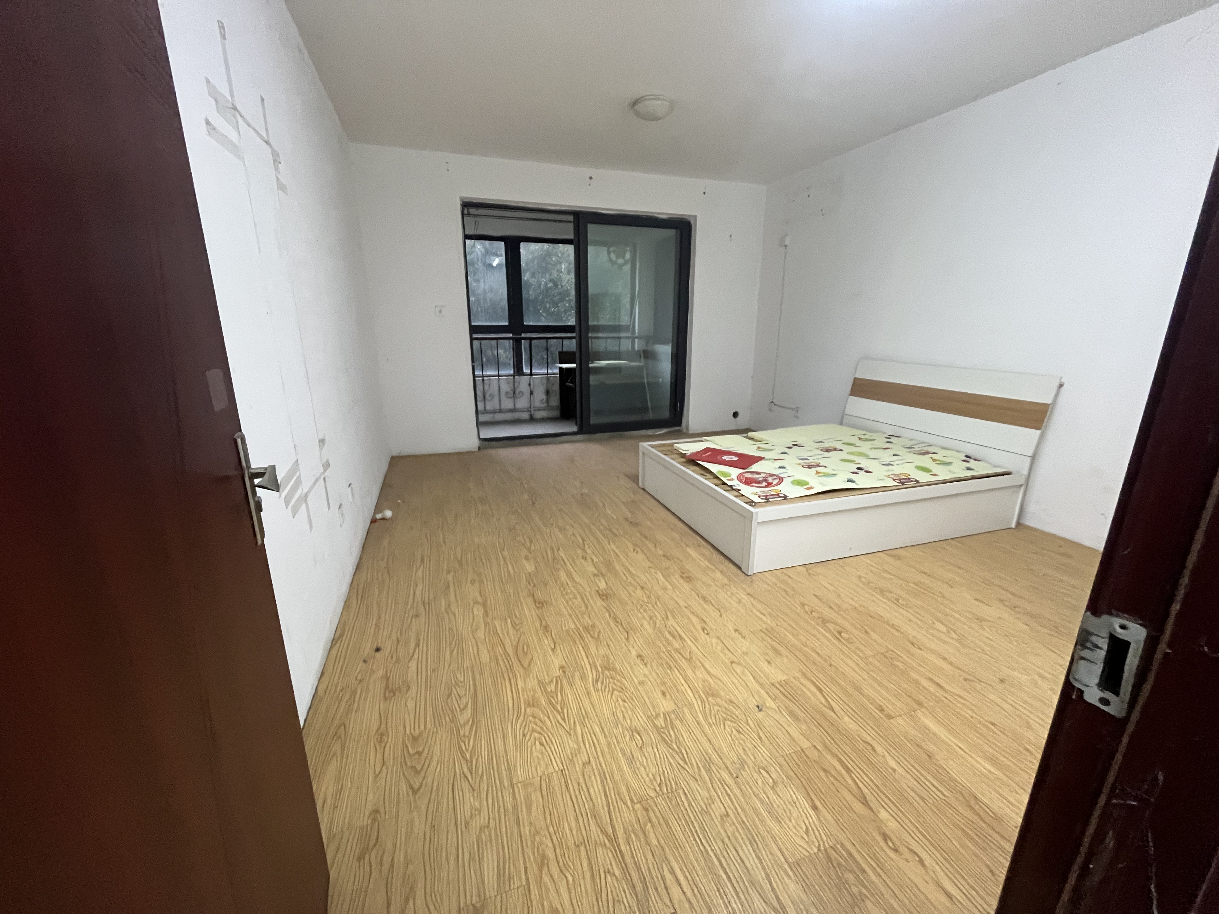 炜赋花苑 3室2厅1卫 128m&sup2;