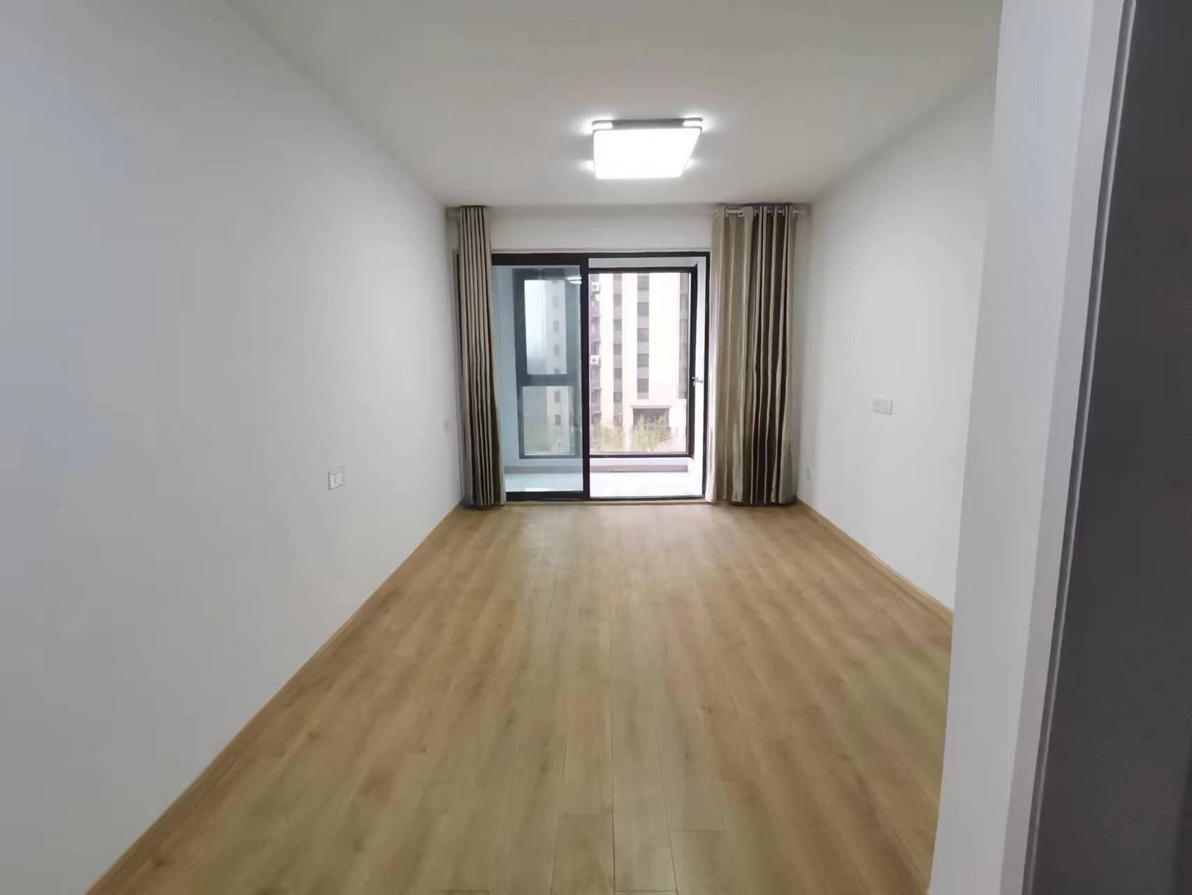 绿地新里城 3室2厅1卫 90m²