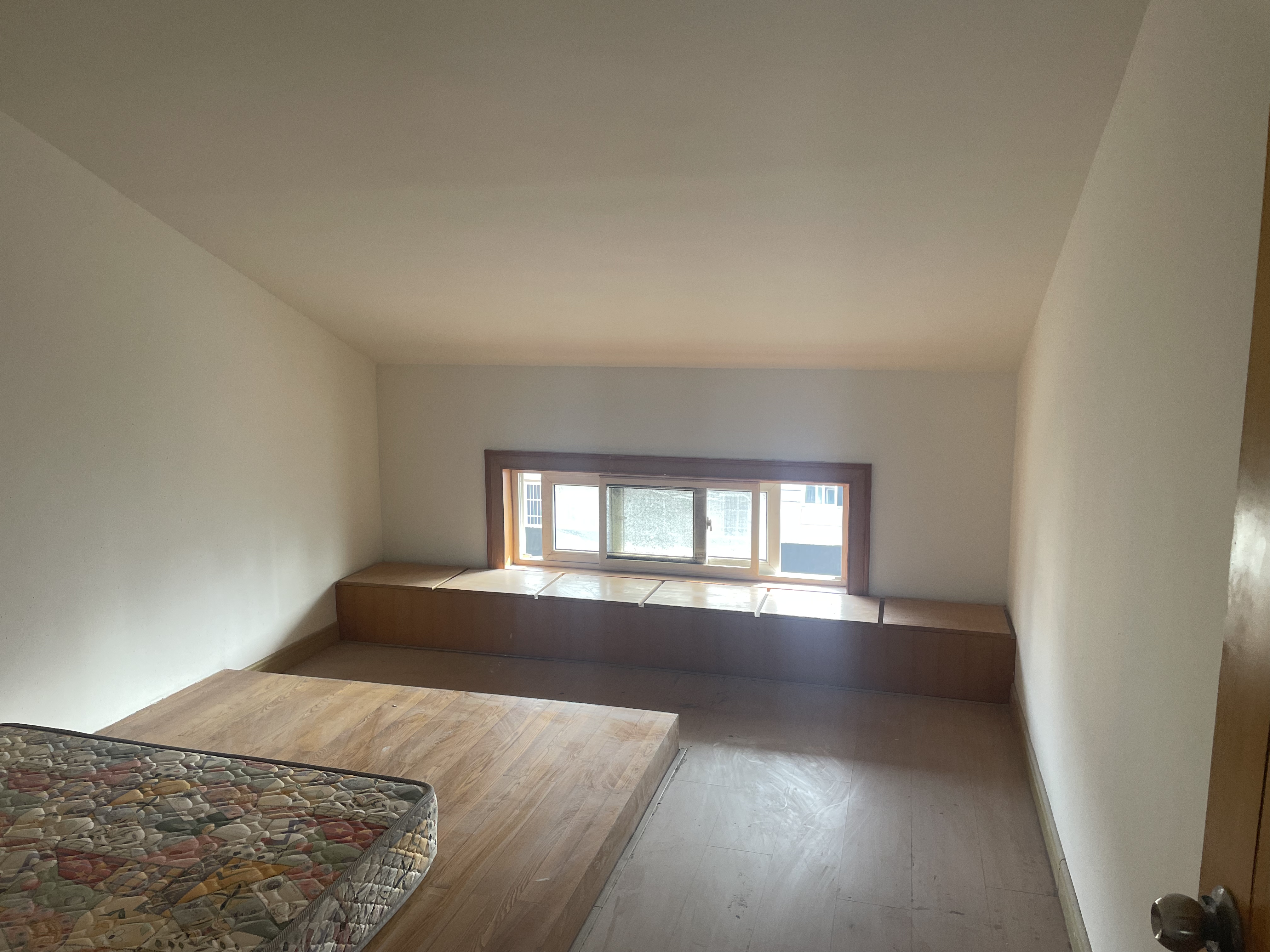 世纪园 3室2厅2卫 125.75m&sup2;