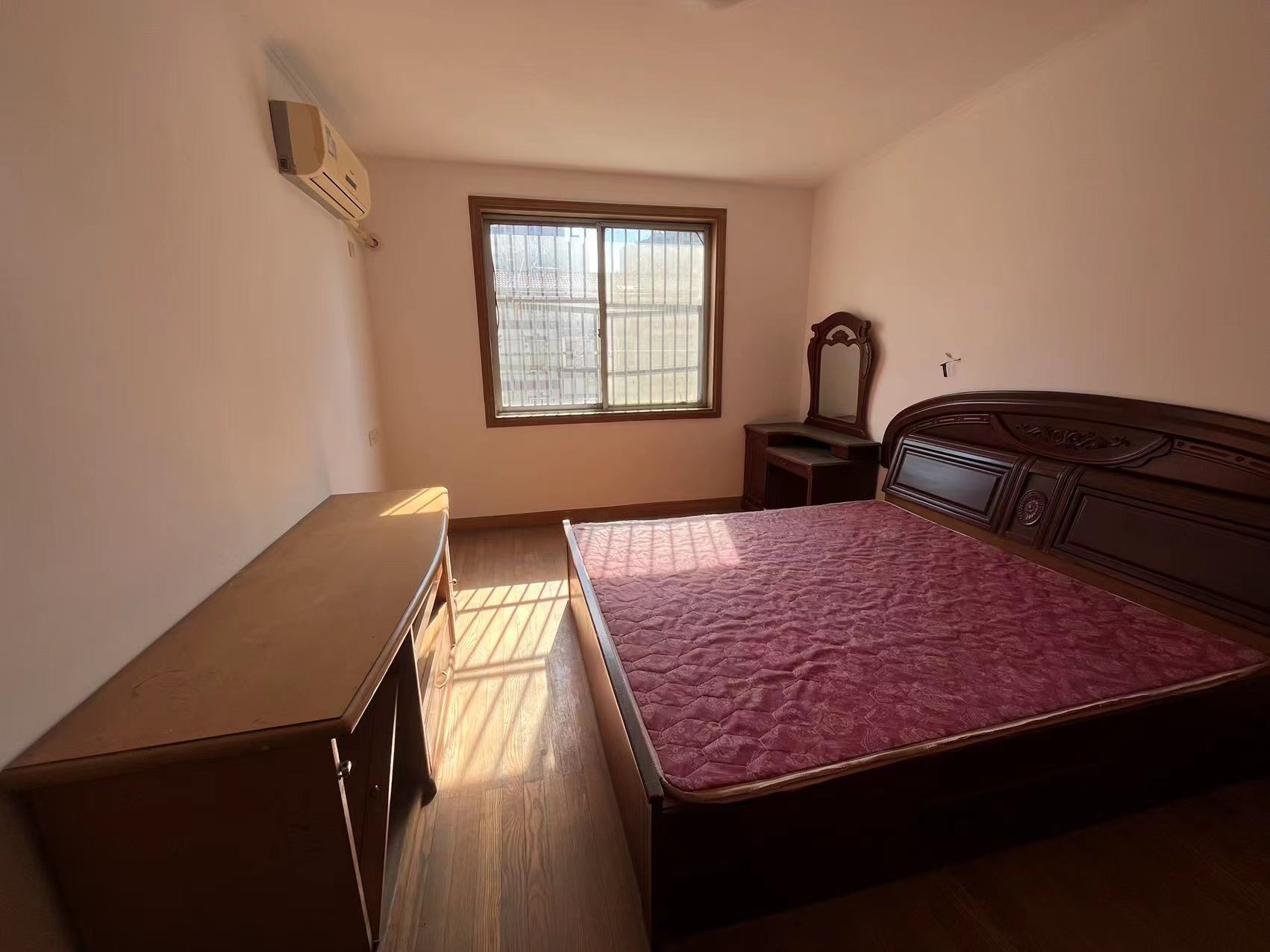 鸿运城市花苑 3室2厅1卫 108.77m&sup2;