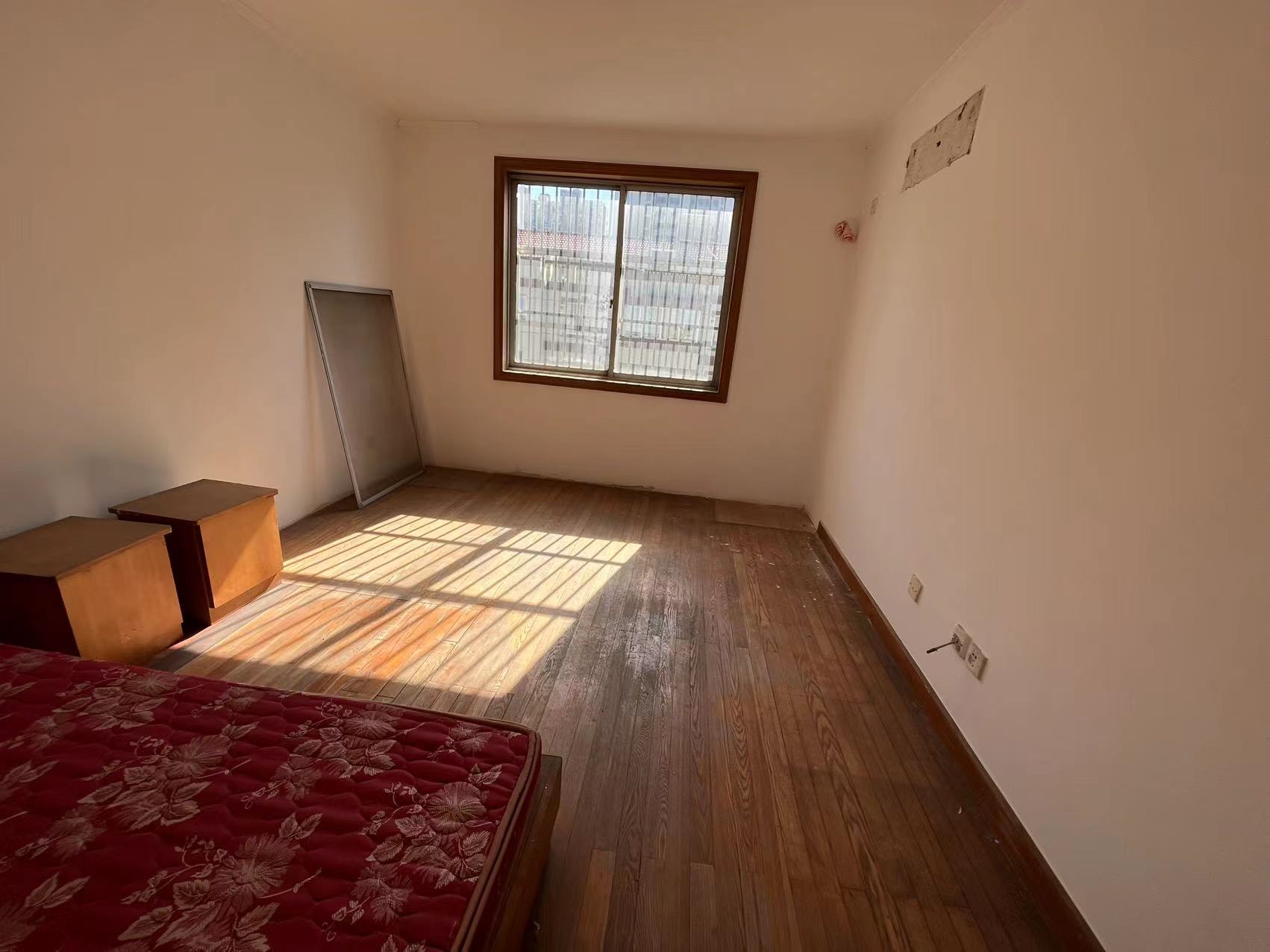 鸿运城市花苑 3室2厅1卫 108.77m&sup2;