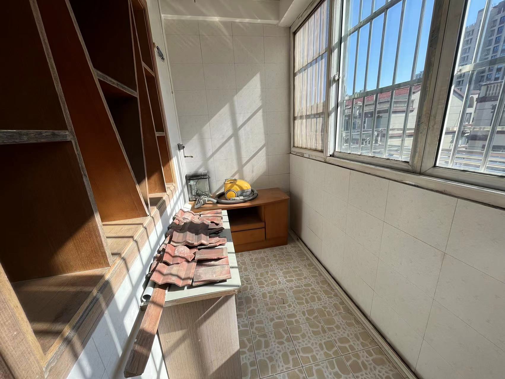 鸿运城市花苑 3室2厅1卫 108.77m&sup2;
