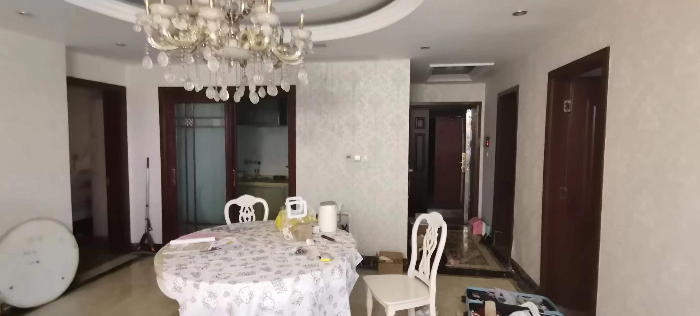 中南世纪花城二期 4室2厅2卫 137m²