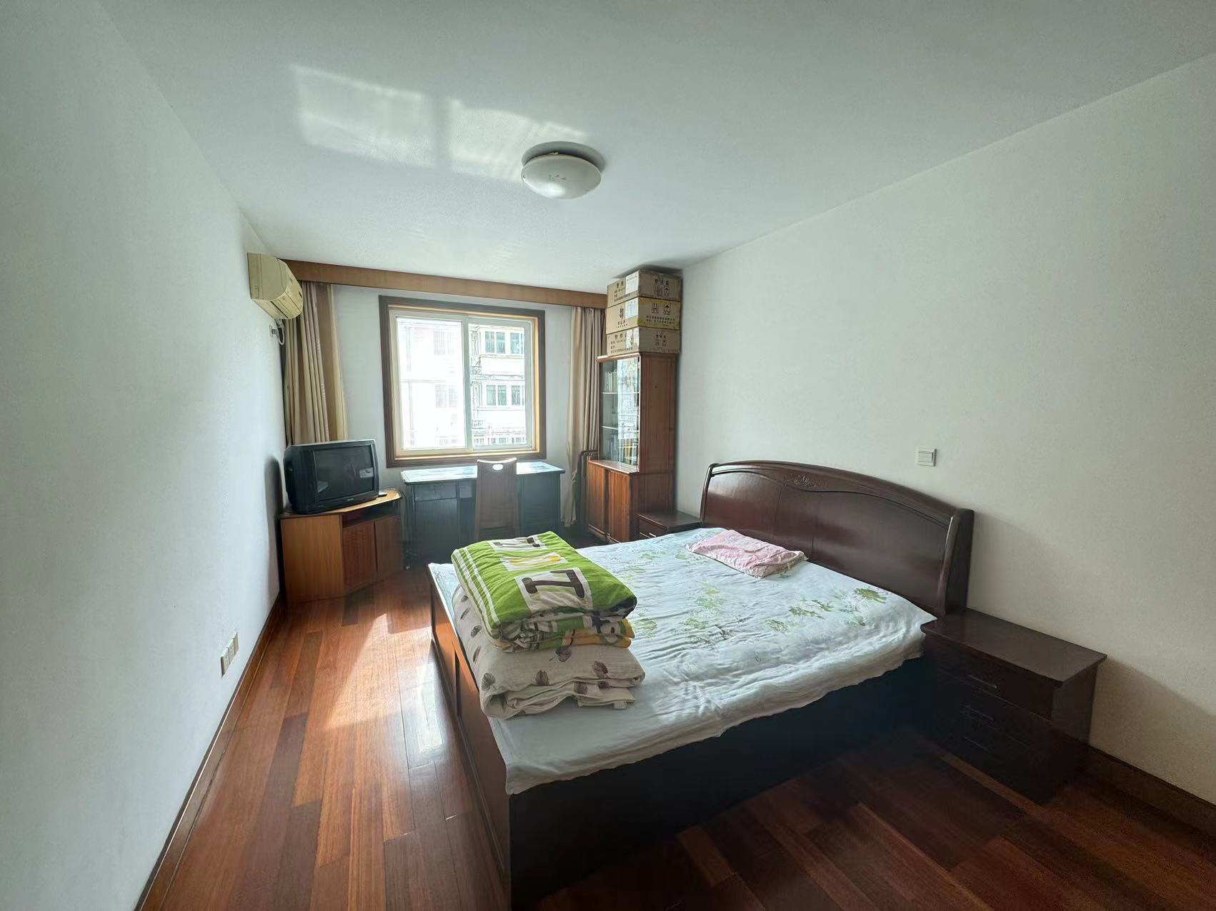 城南小苑 3室2厅2卫 135.00m&sup2;