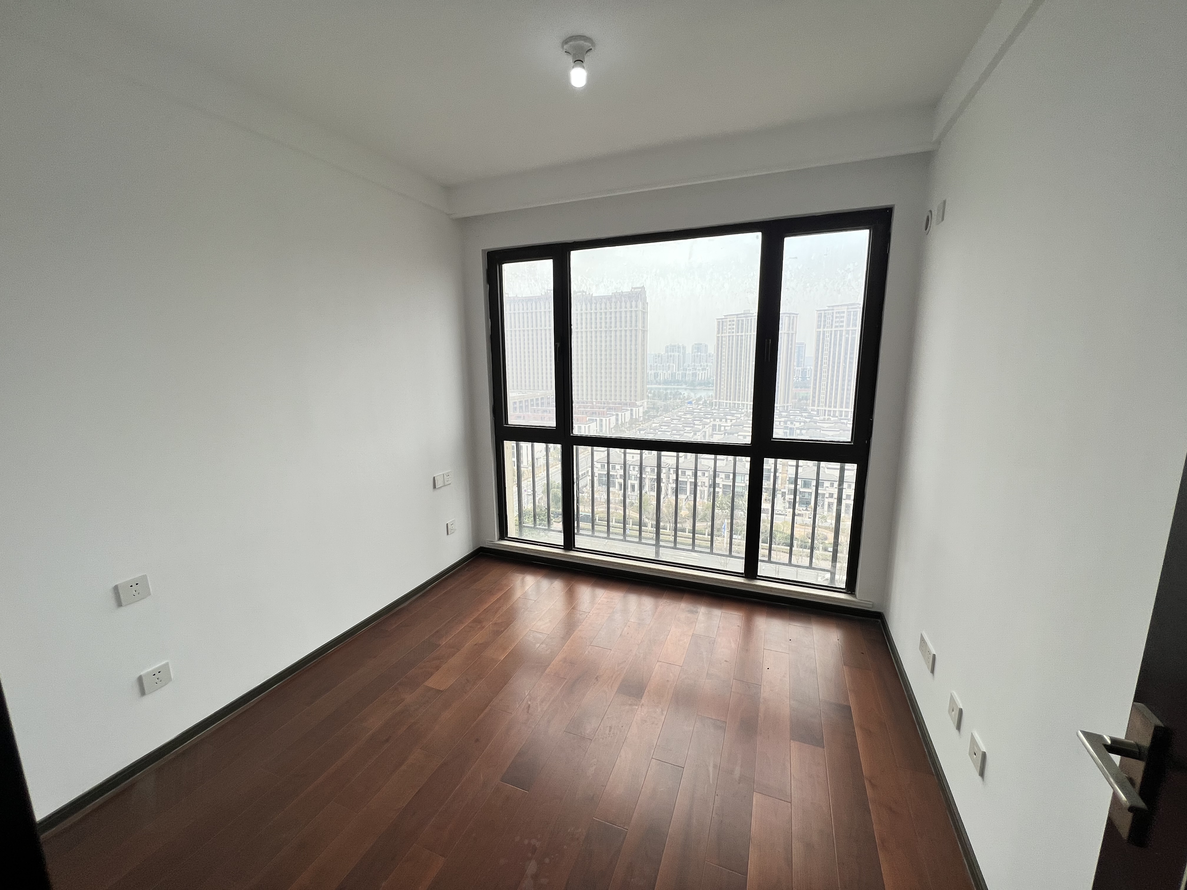 云樾东方 3室2厅2卫 136m&sup2;