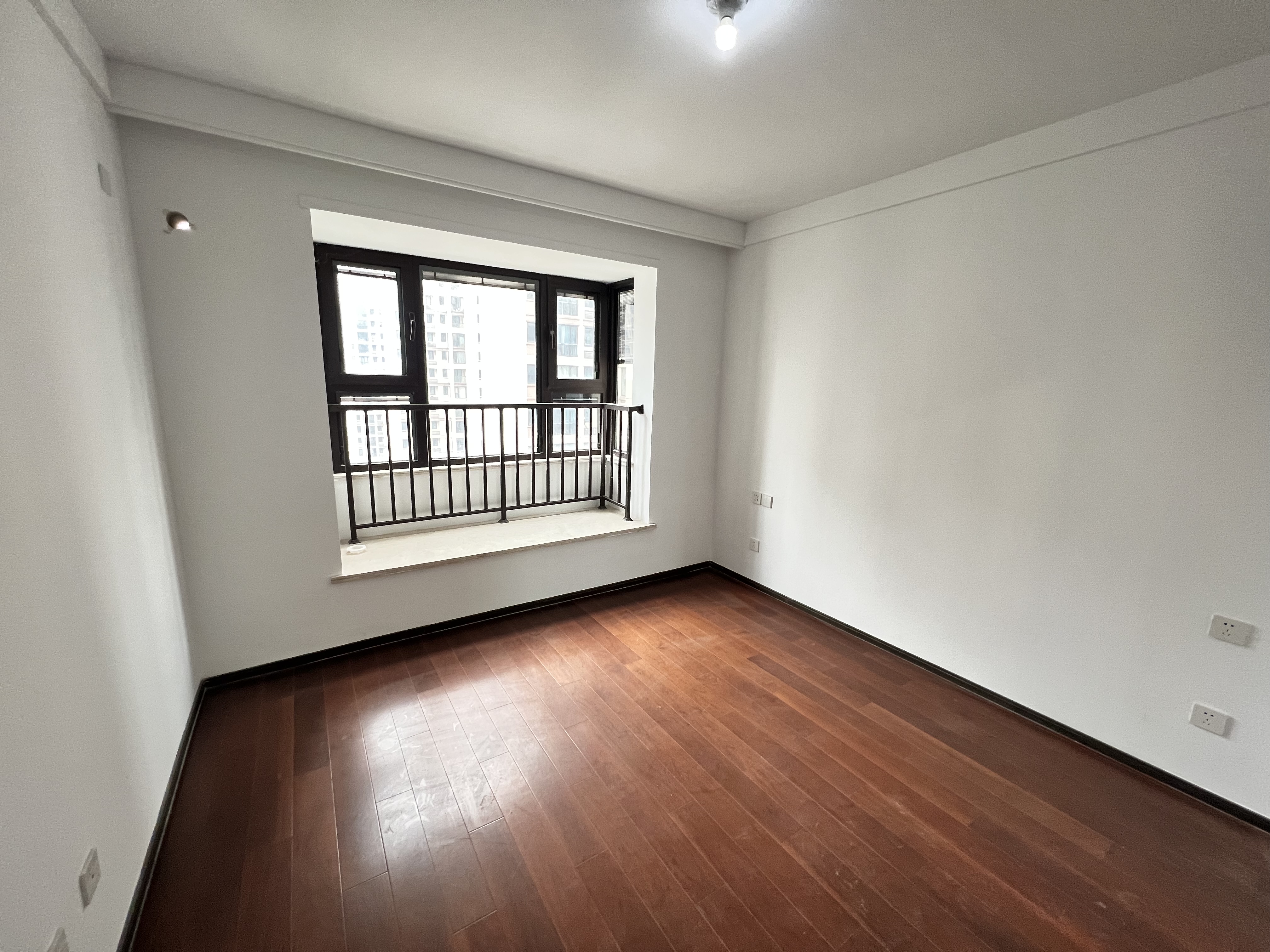 云樾东方 3室2厅2卫 136m&sup2;