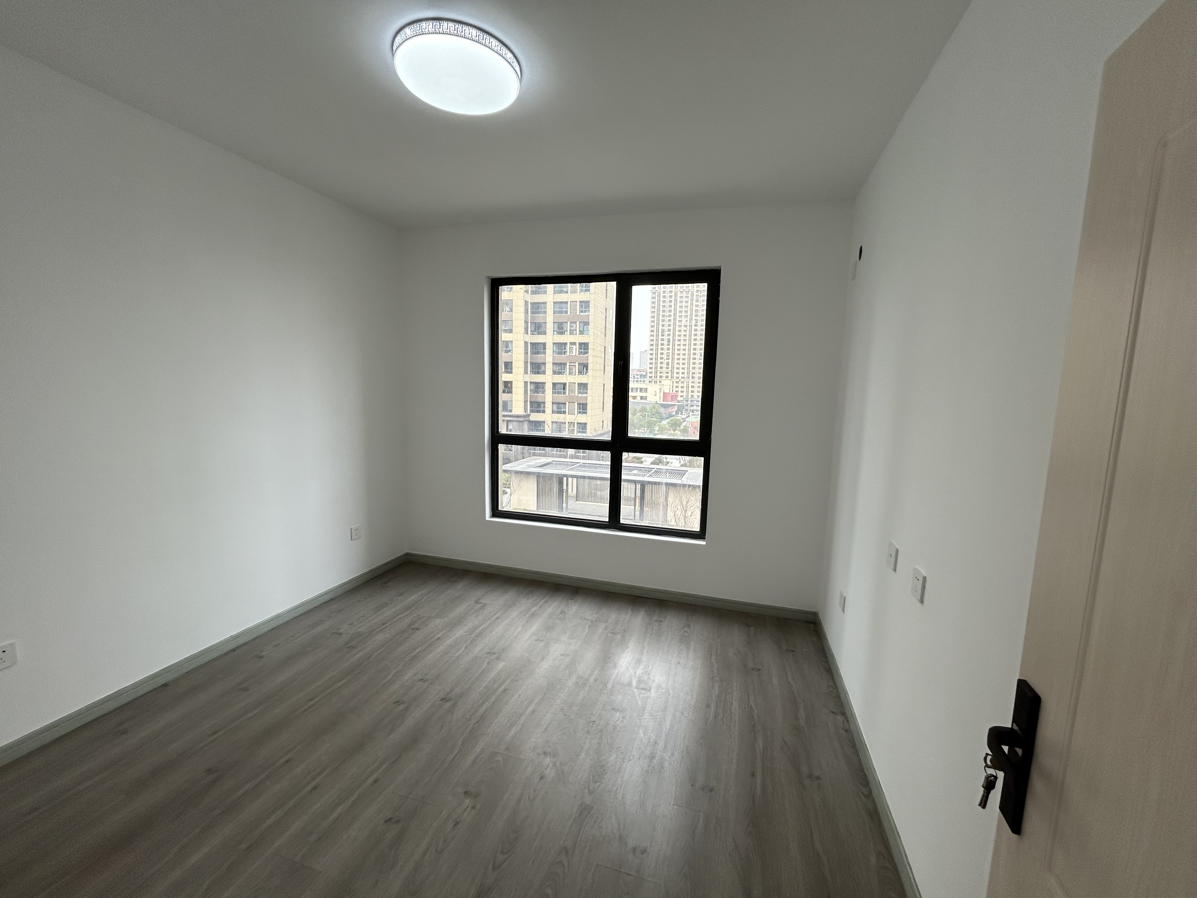 翠园 3室2厅1卫 135m&sup2;