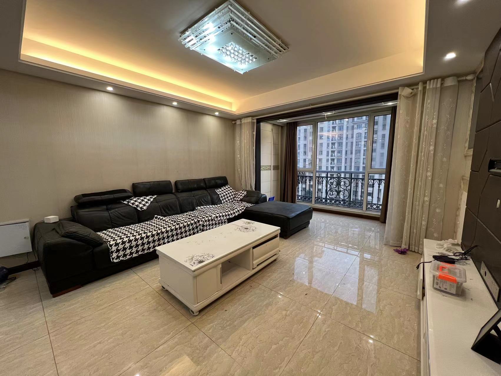 中南世纪花城二期 3室2厅2卫 138.8m²