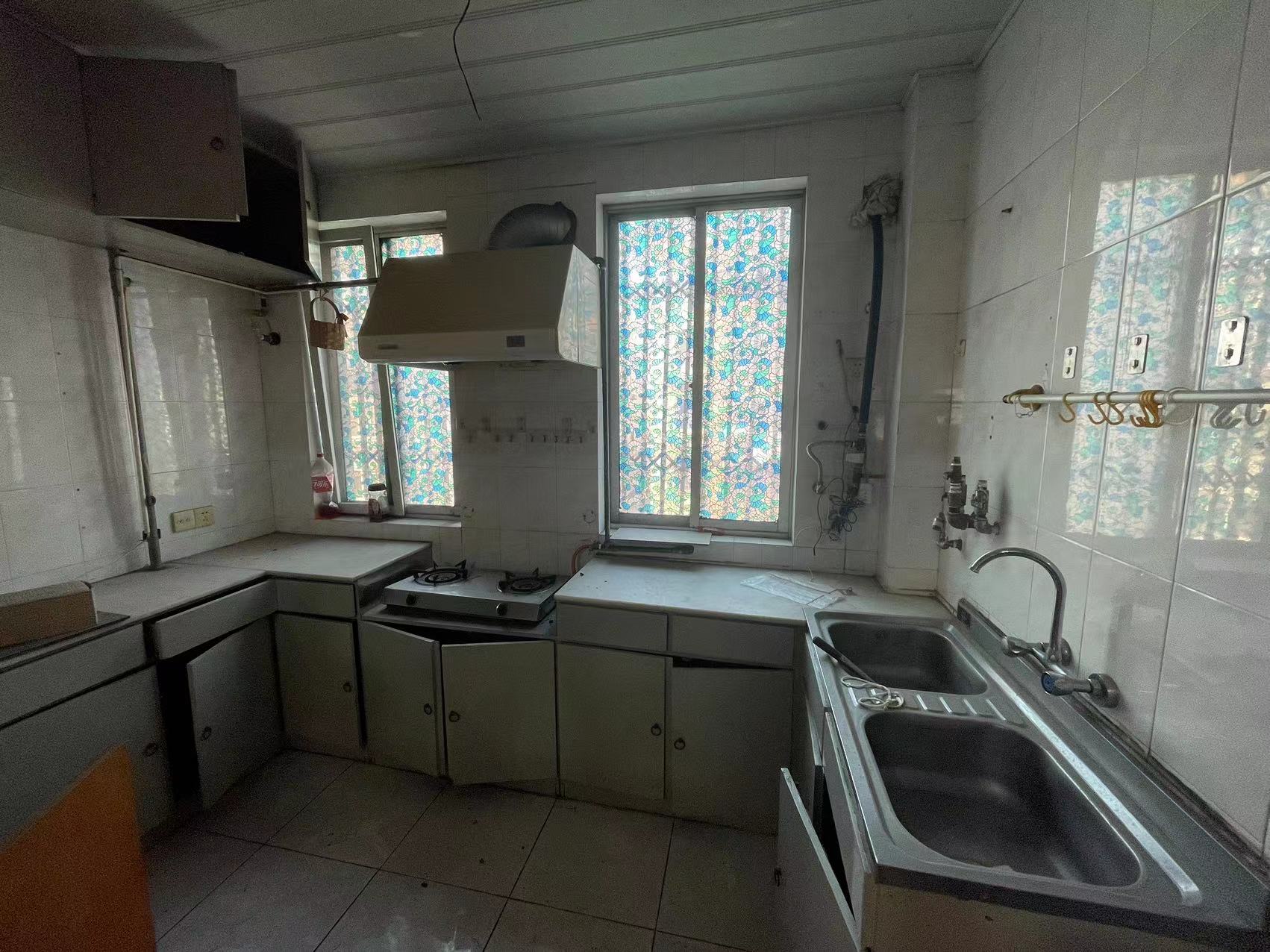 光明南村 3室2厅2卫 130.7m&sup2;