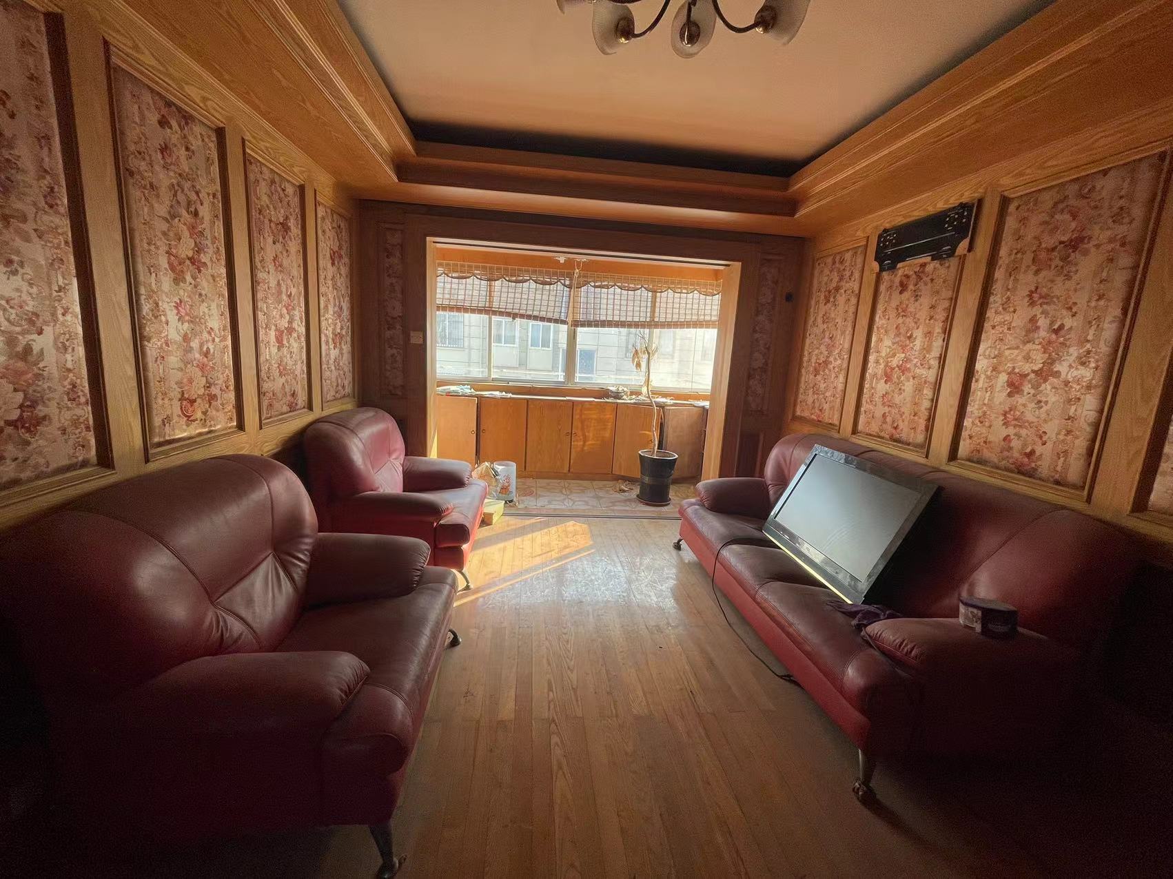 光明南村 3室2厅2卫 130.7m&sup2;