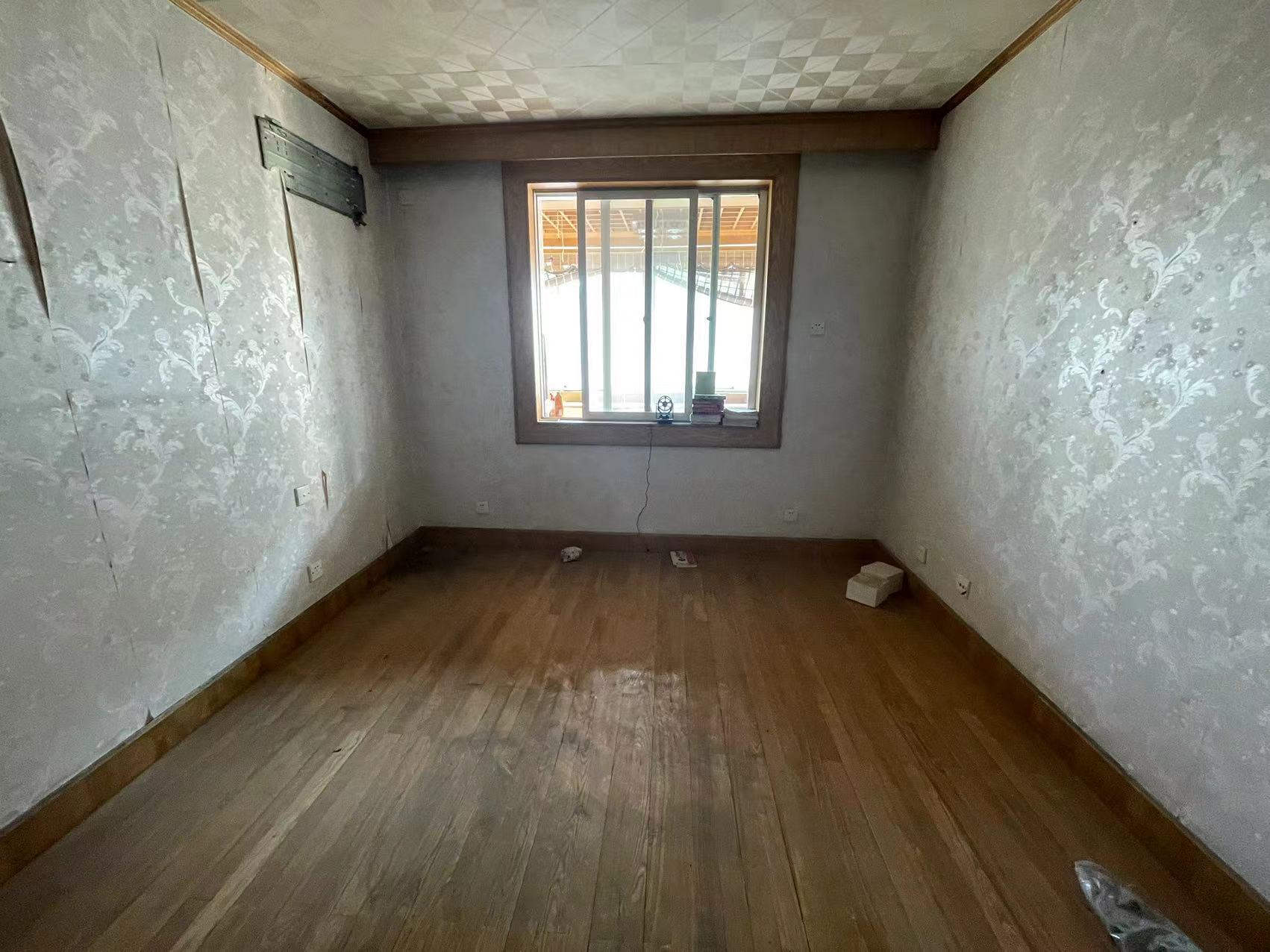 光明南村 3室2厅2卫 130.7m&sup2;