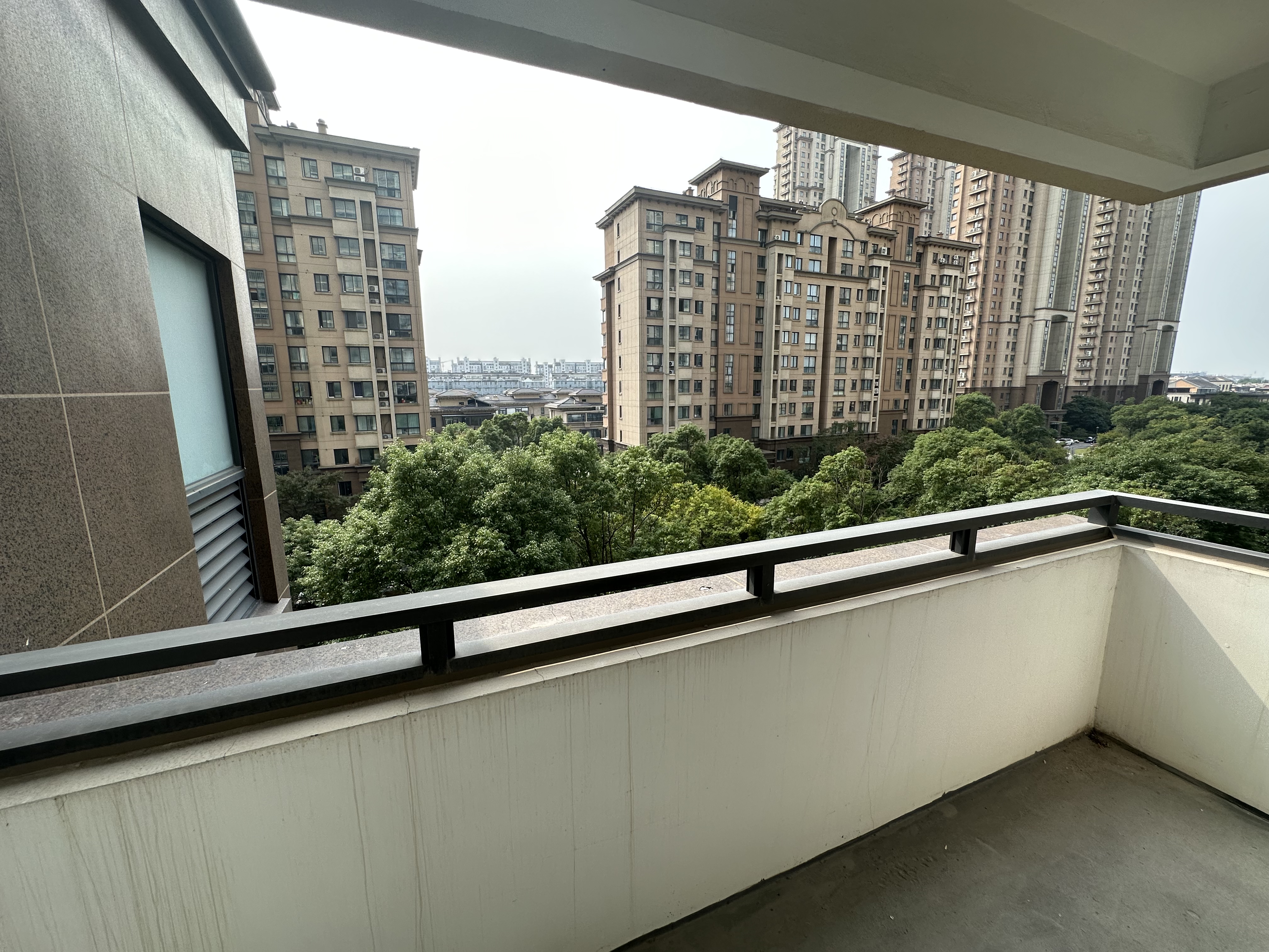 湖滨华庭 4室2厅2卫 143m&sup2;