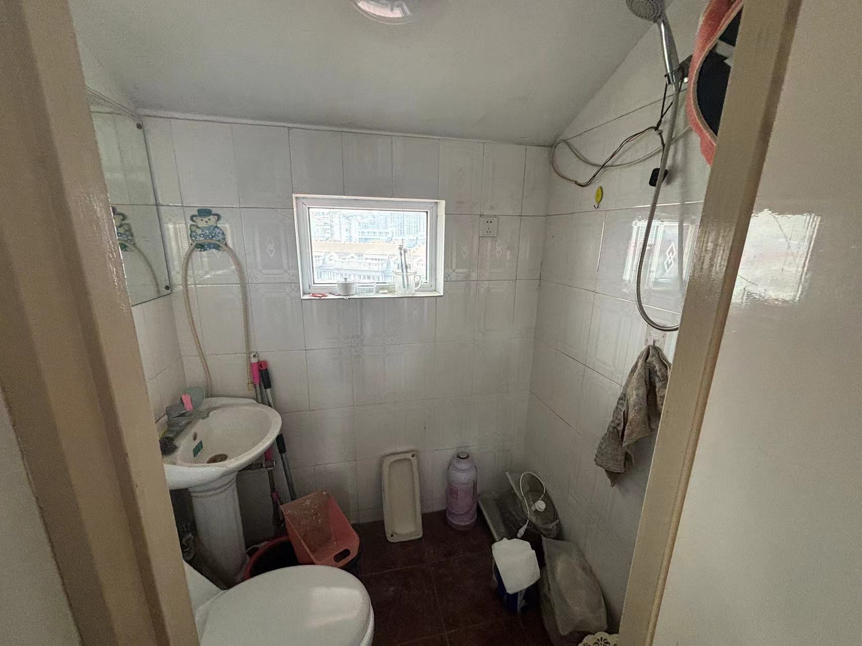 外滩小区 3室1厅1卫 122.00m&sup2;