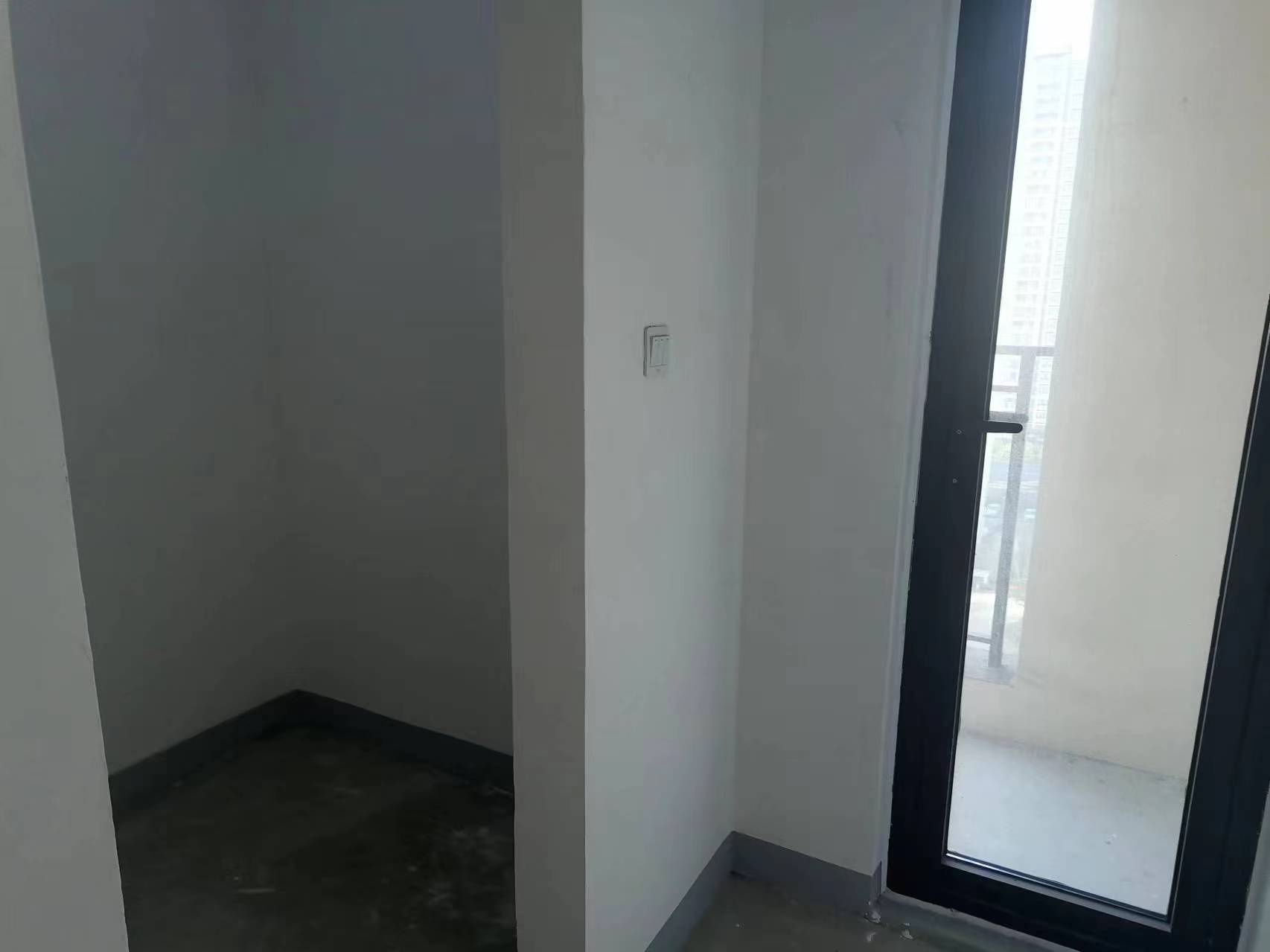 绿地新里城 3室2厅2卫 106m&sup2;