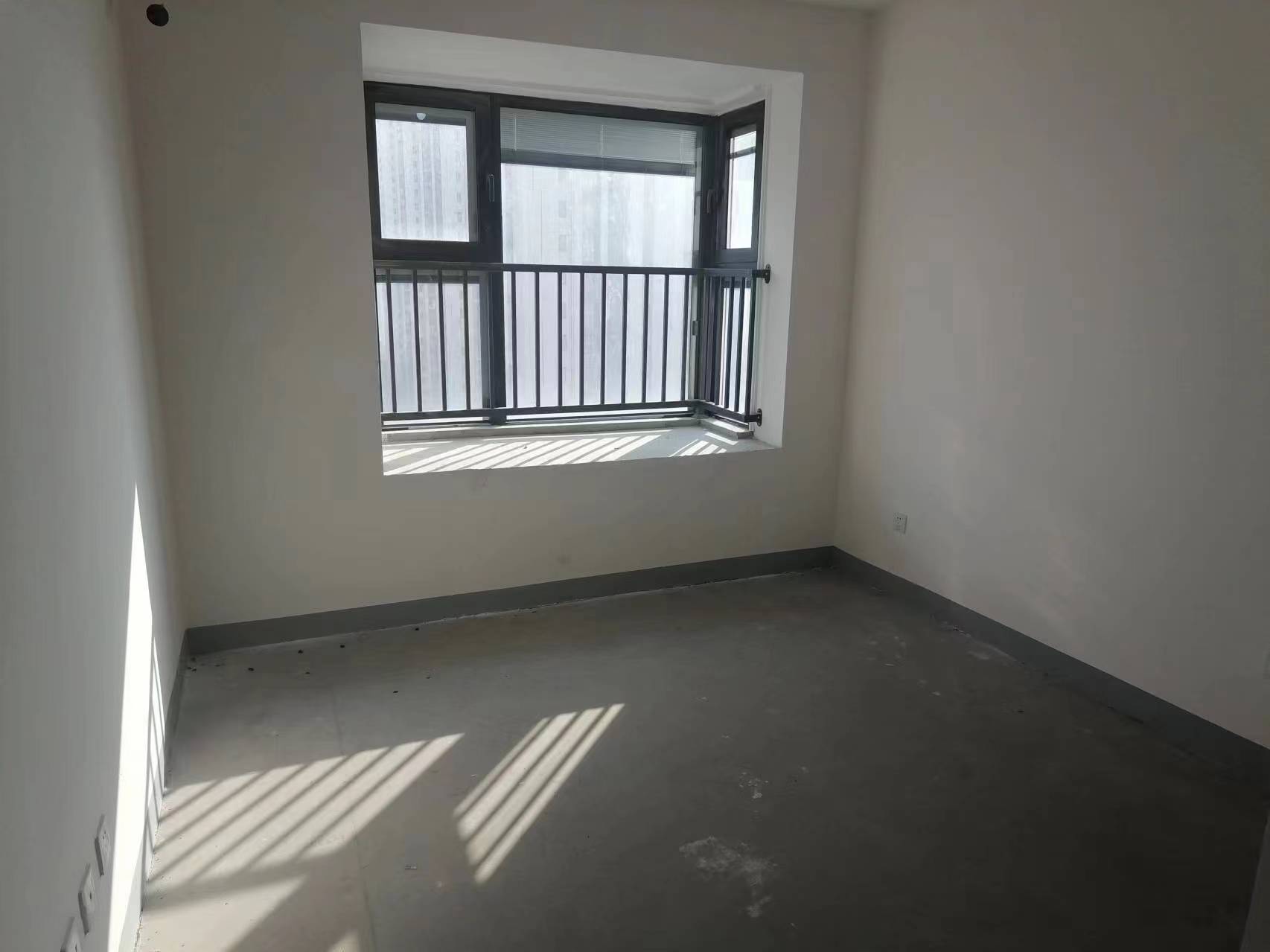 绿地新里城 3室2厅2卫 106m&sup2;