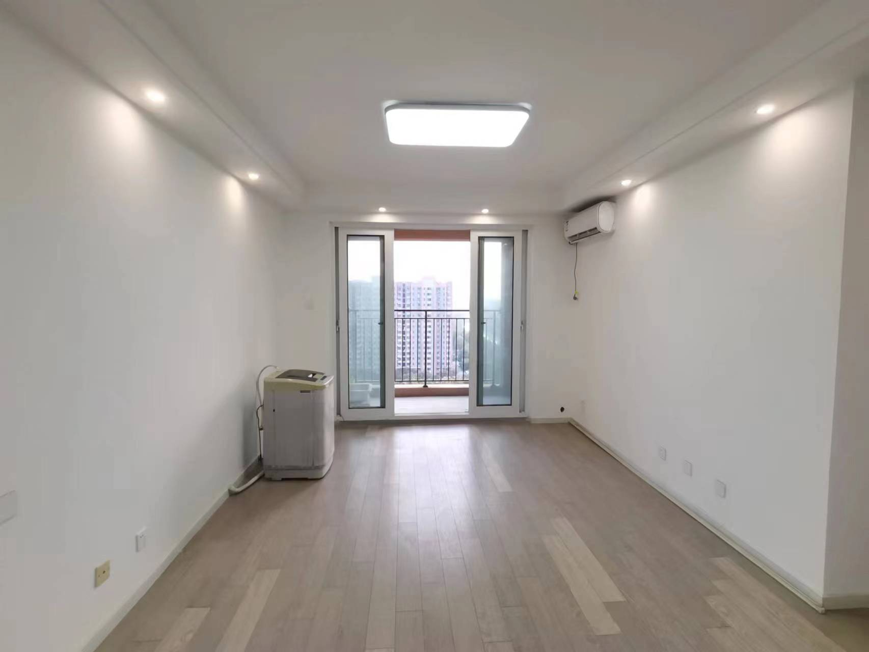 景瑞御府 3室2厅1卫 93m²