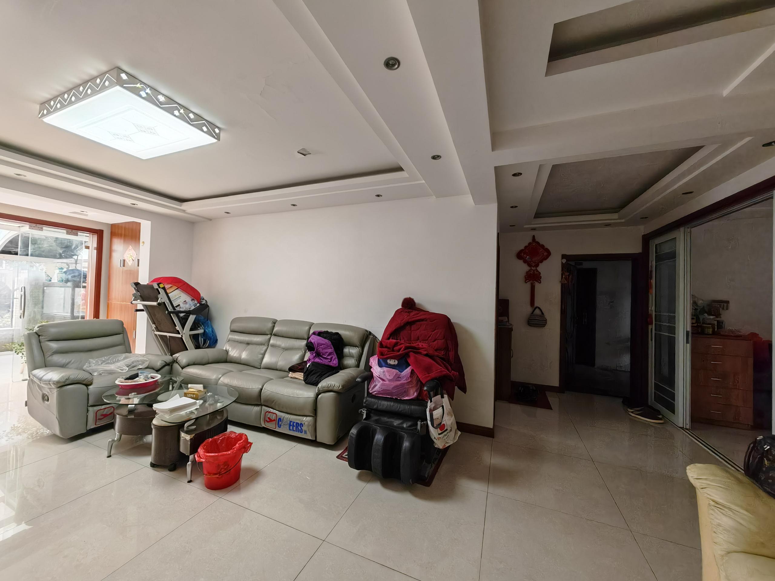 瑞景广场 3室2厅2卫 130m&sup2;