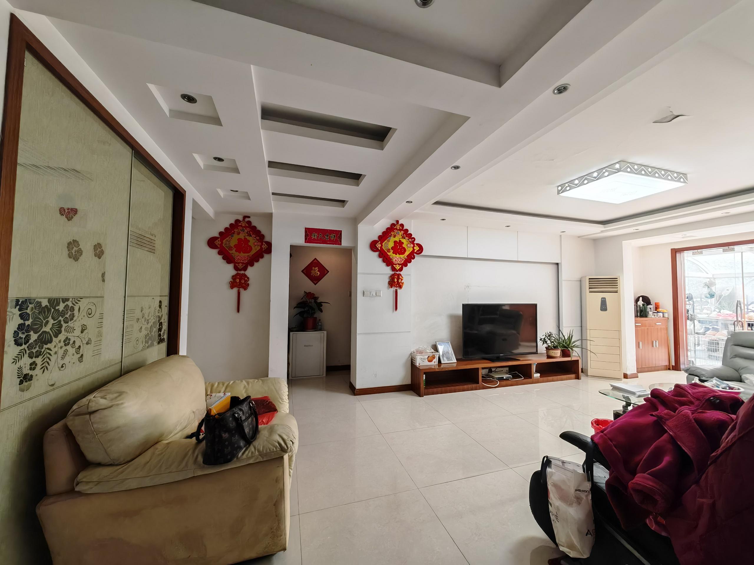 瑞景广场 3室2厅2卫 130m&sup2;