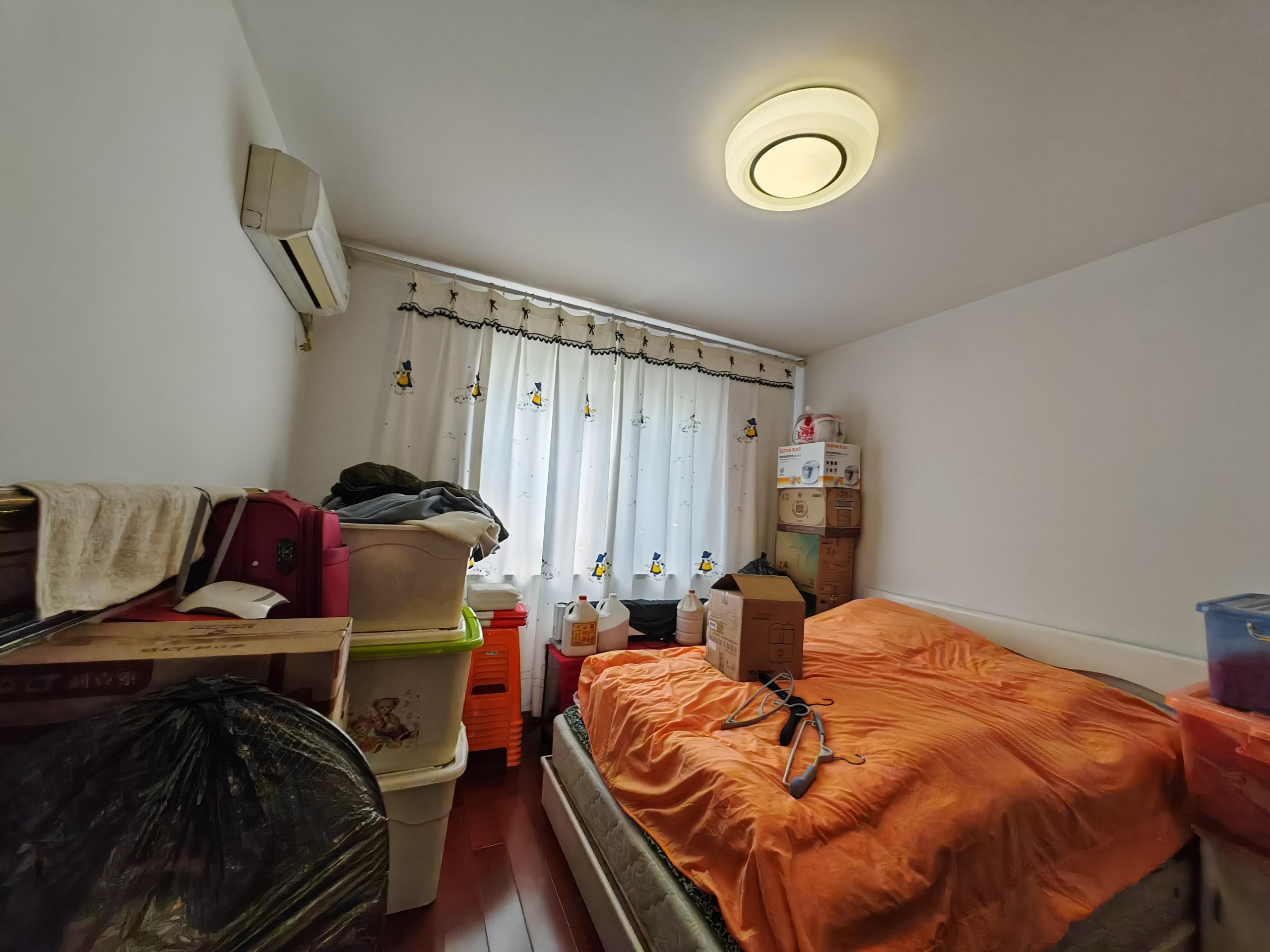 瑞景广场 3室2厅2卫 130m&sup2;