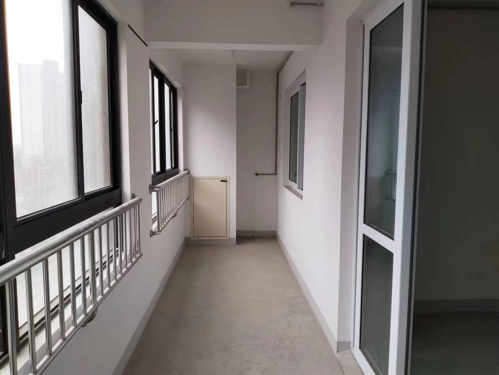 世纪园 3室2厅2卫 139.8m&sup2;
