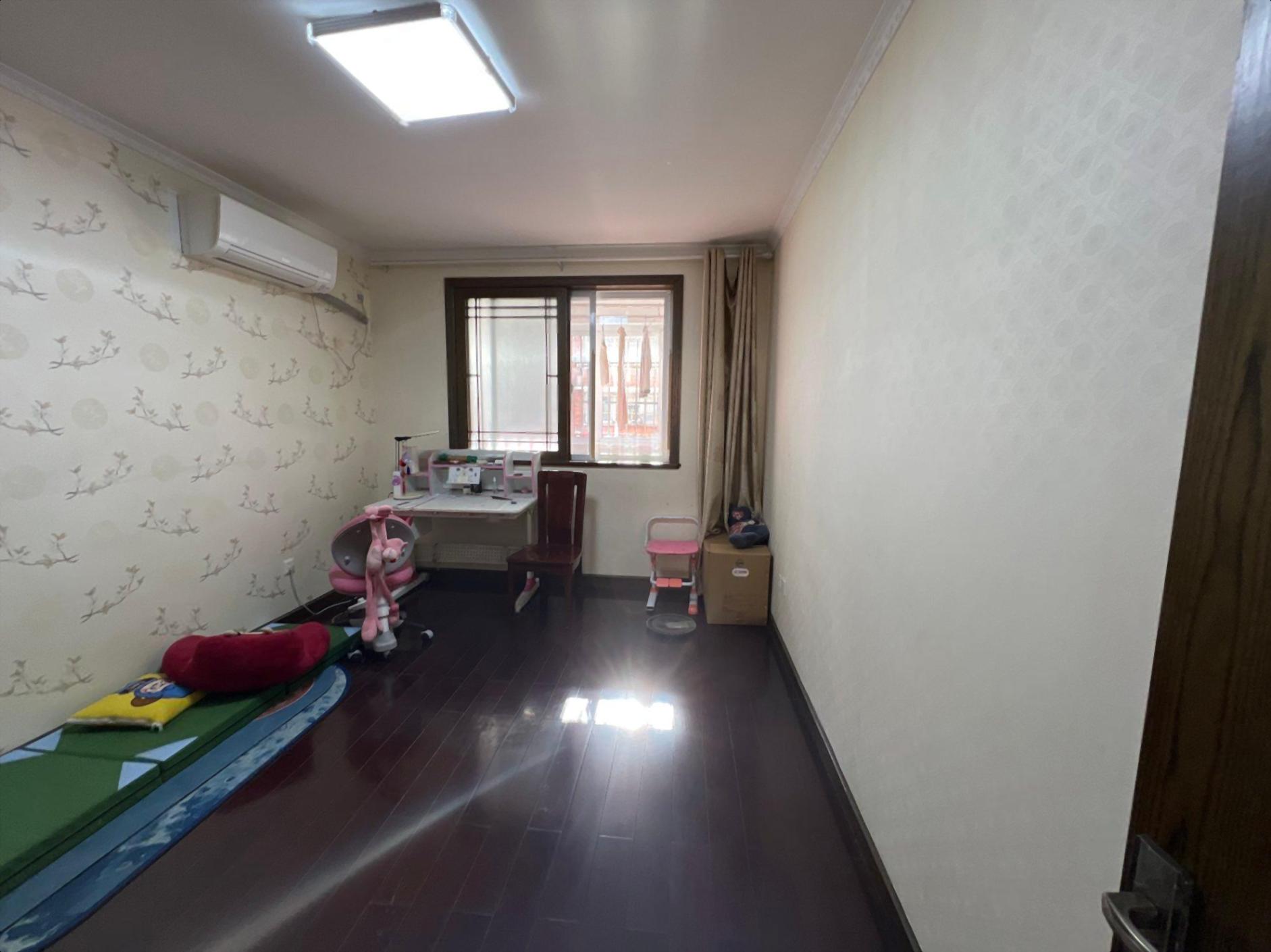 健康公寓 3室2厅2卫 139.56m&sup2;