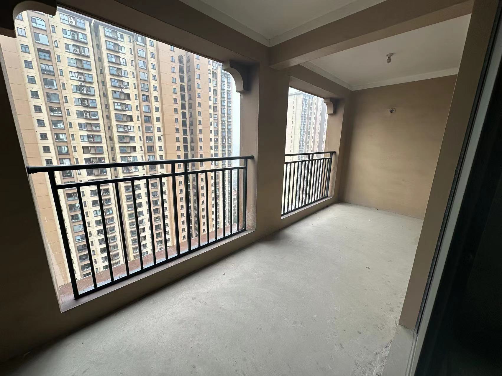 华强城 3室2厅2卫 128m&sup2;