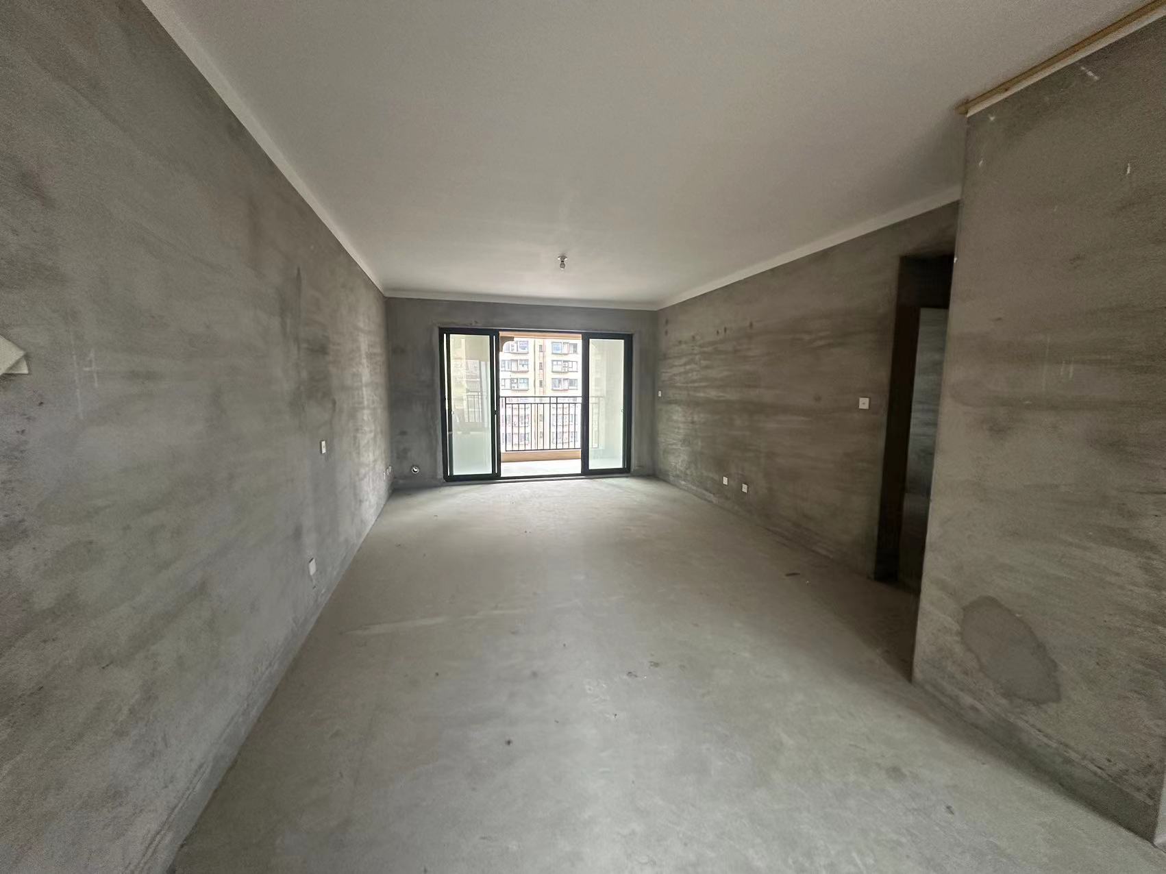 华强城 3室2厅2卫 128m²