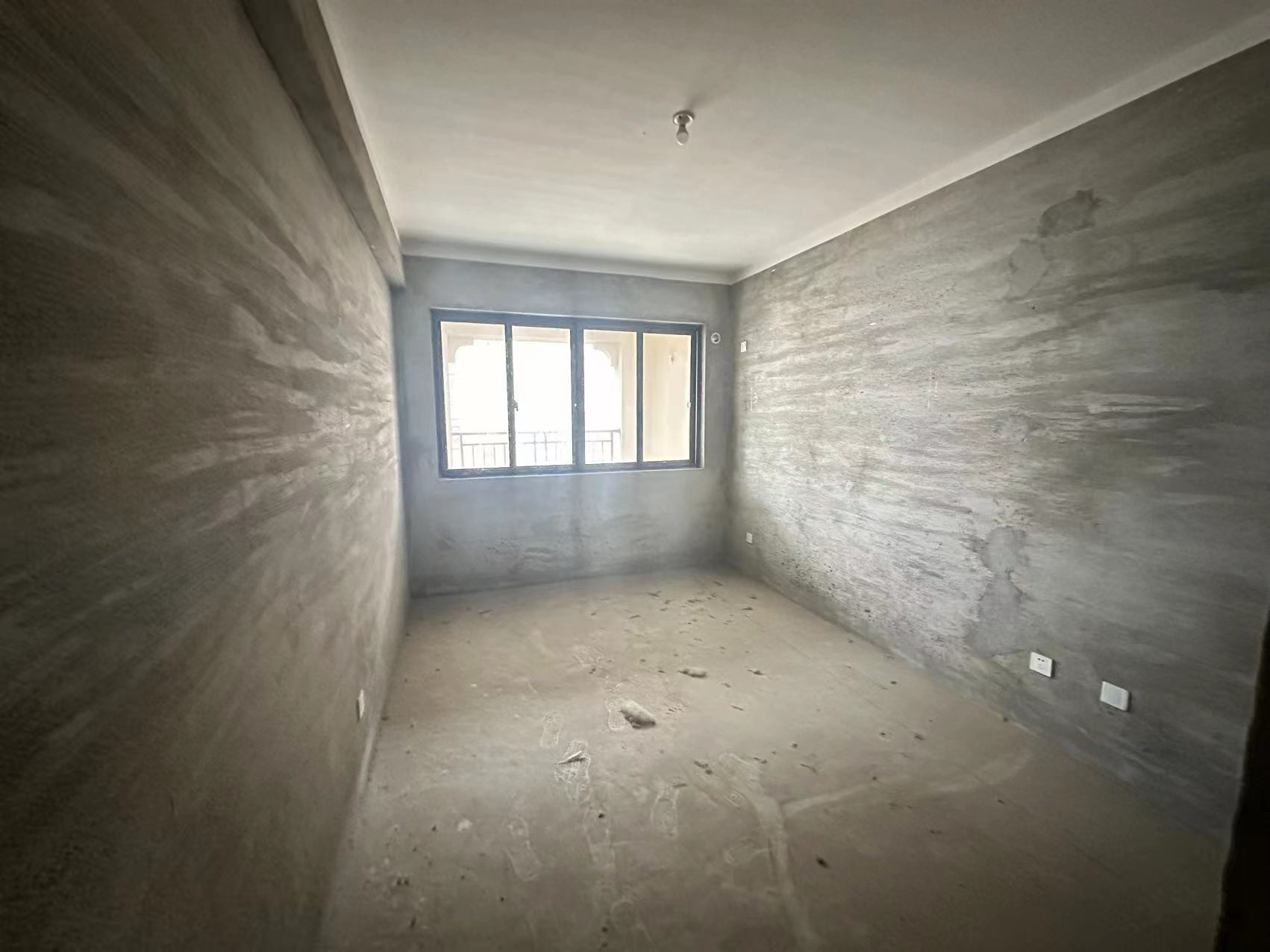 华强城 3室2厅2卫 128m&sup2;