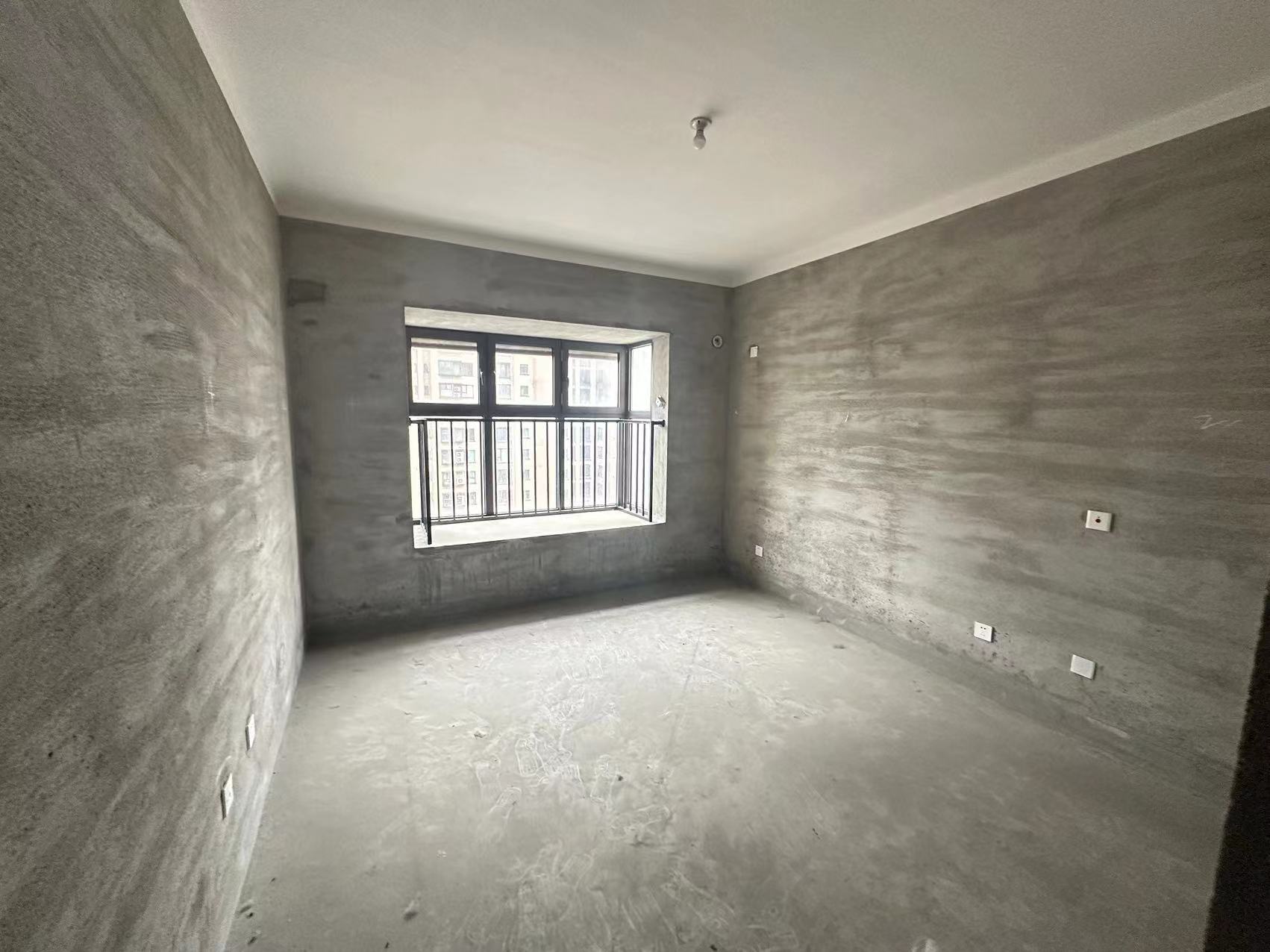 华强城 3室2厅2卫 128m&sup2;