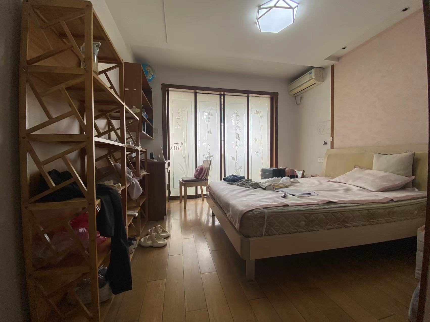 外滩小区 3室2厅1卫 95m&sup2;