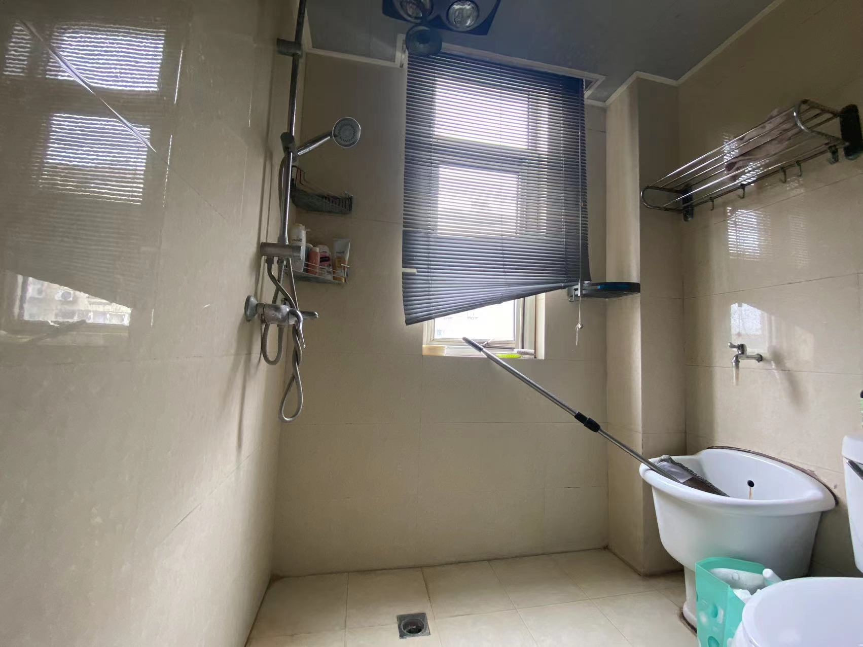 外滩小区 3室2厅1卫 95m&sup2;