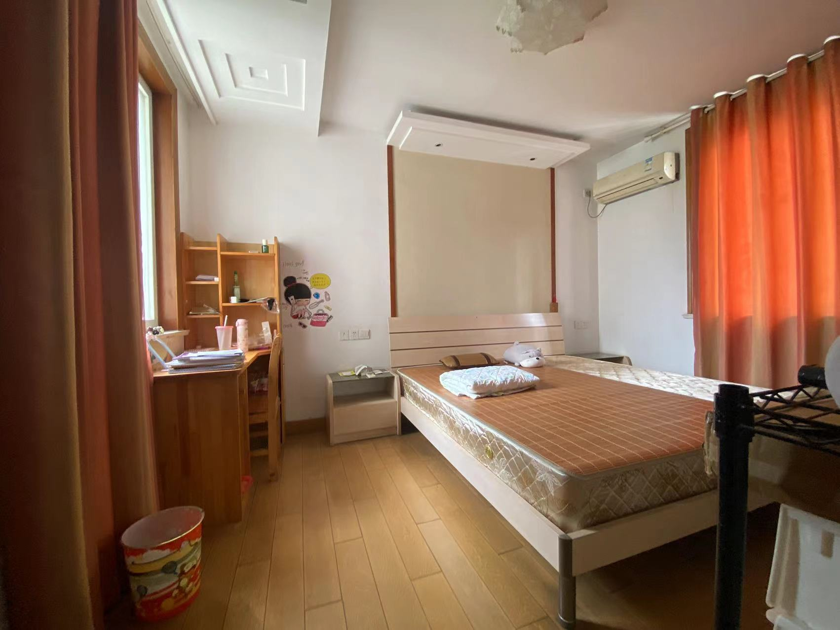 外滩小区 3室2厅1卫 95m&sup2;