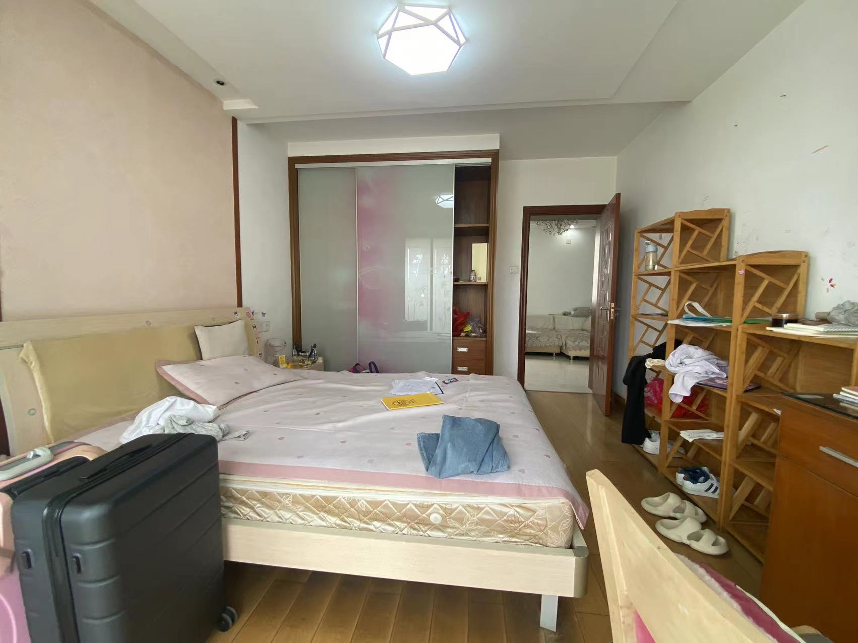 外滩小区 3室2厅1卫 95m&sup2;