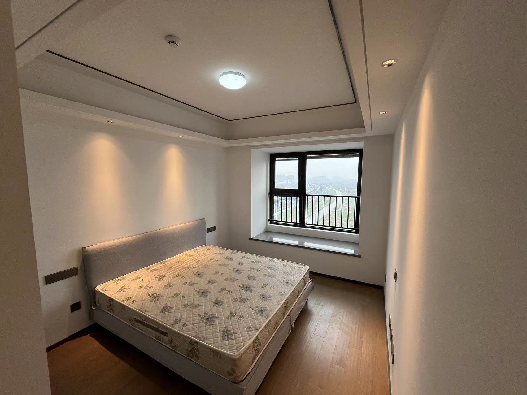滨江道江园 3室2厅2卫 102m&sup2;