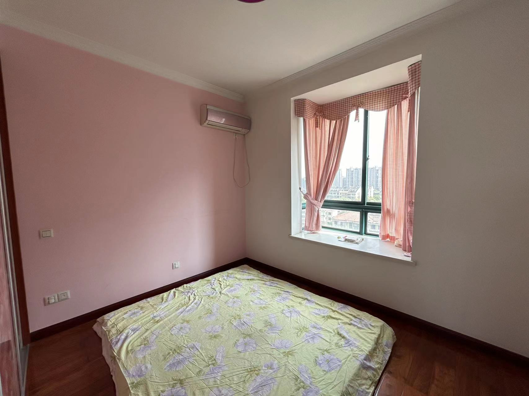 江海皇都私家花园 4室2厅1卫 164m²