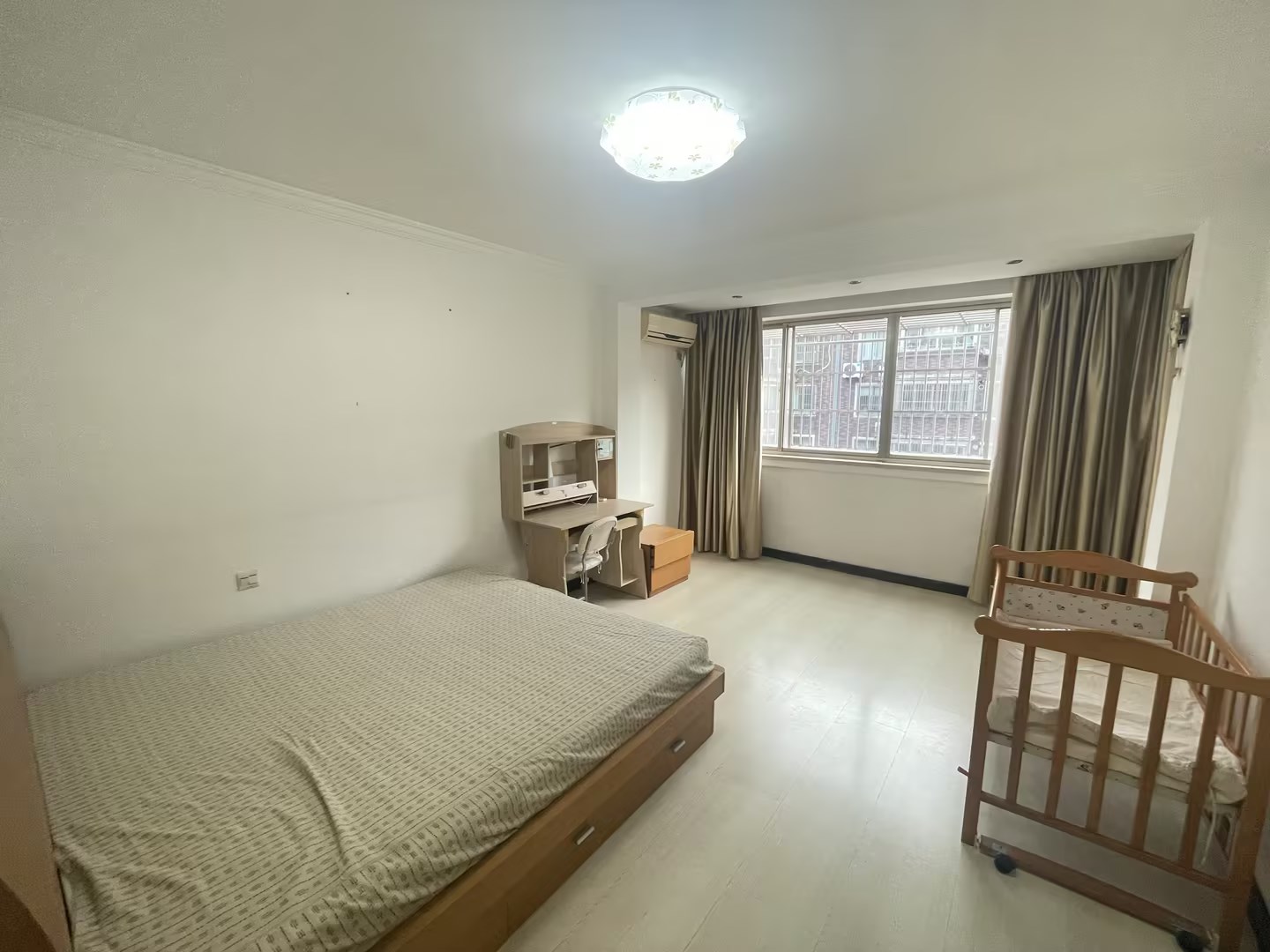 前景花苑 3室2厅1卫 137m&sup2;
