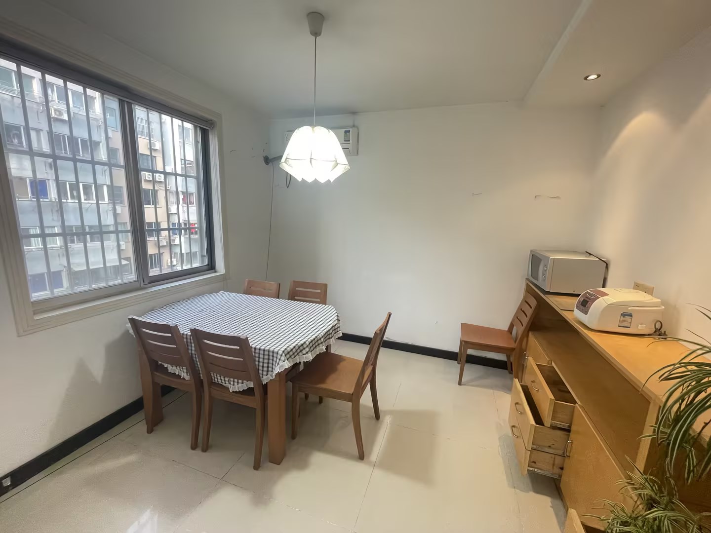 前景花苑 3室2厅1卫 137m&sup2;