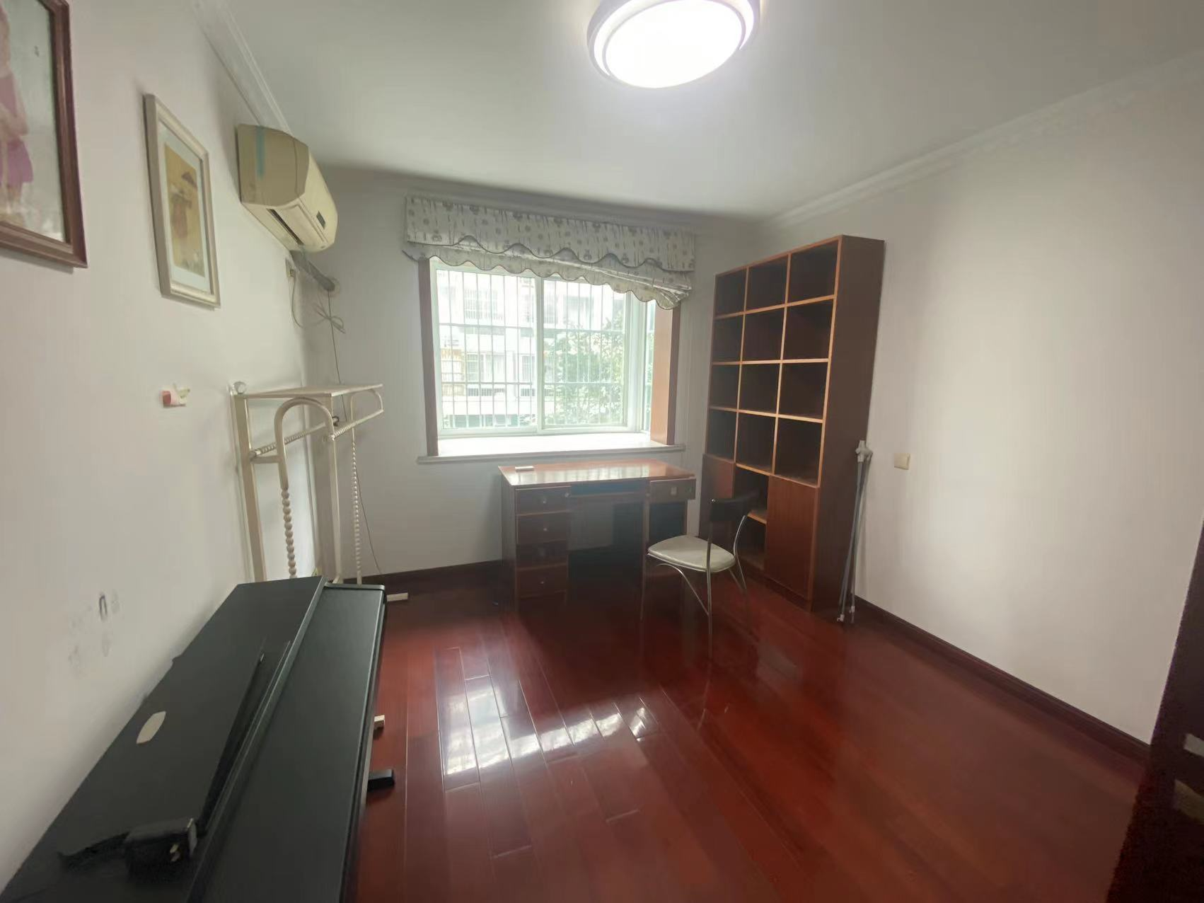 春晖花园 3室2厅2卫 122m&sup2;