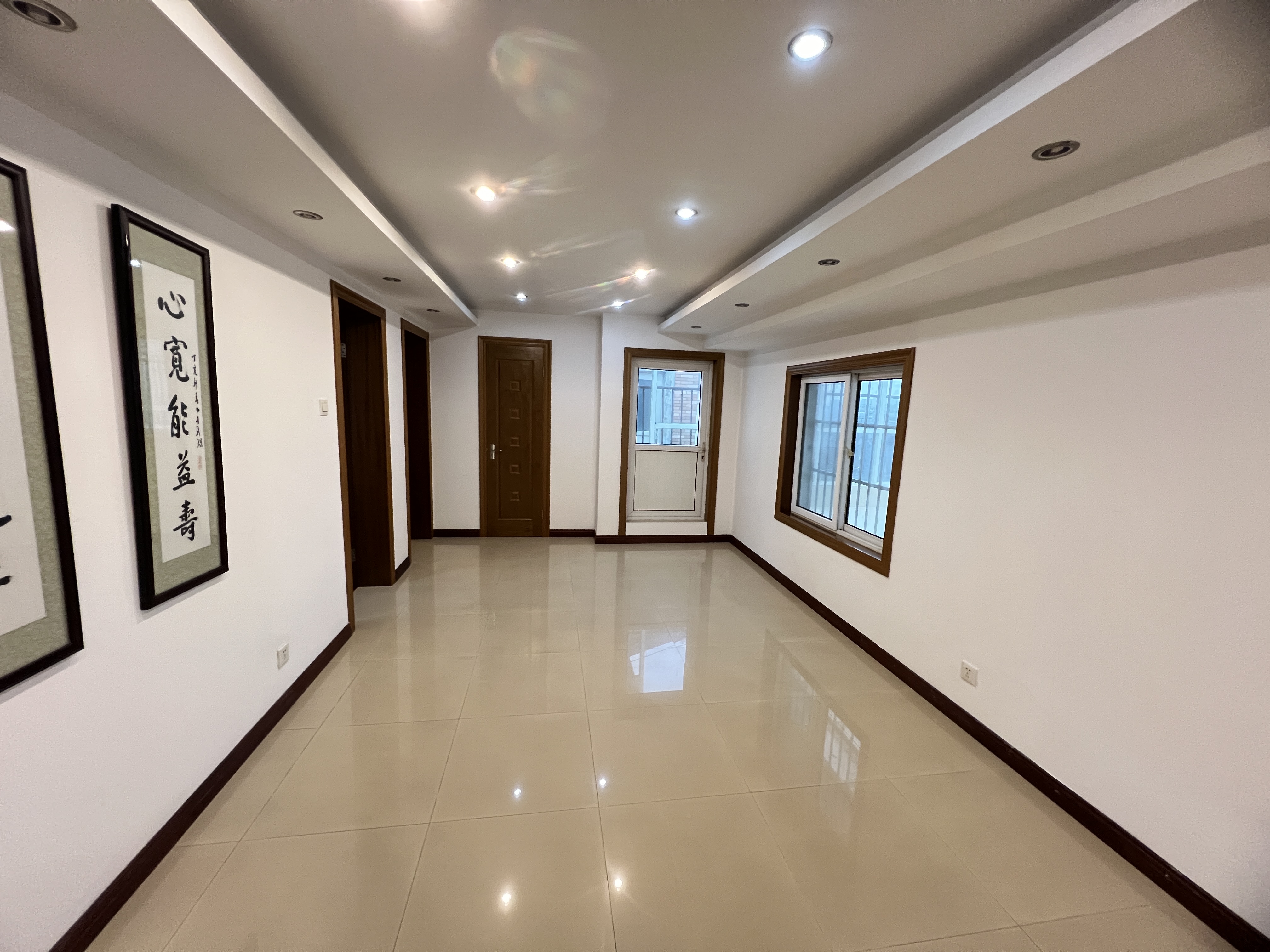 滨江花园 6室3厅2卫 210.00m²