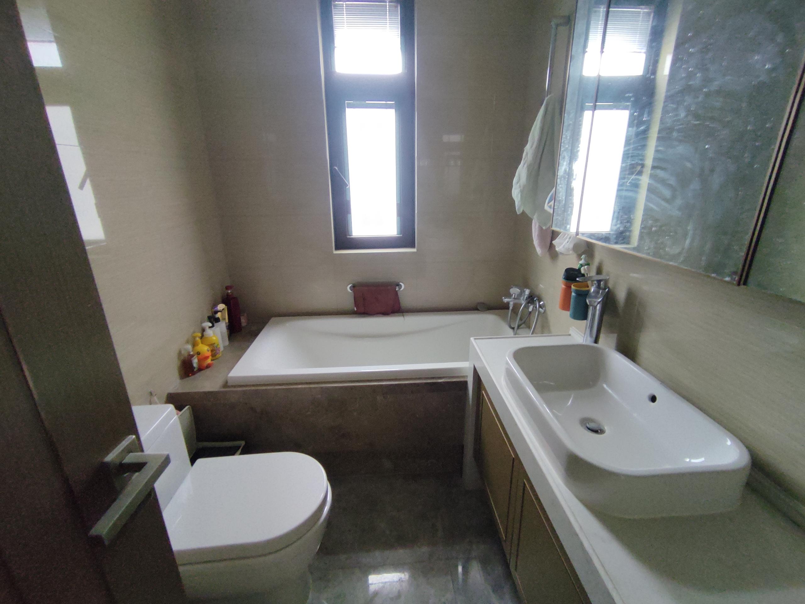 珑府 4室2厅2卫 142.84m&sup2;
