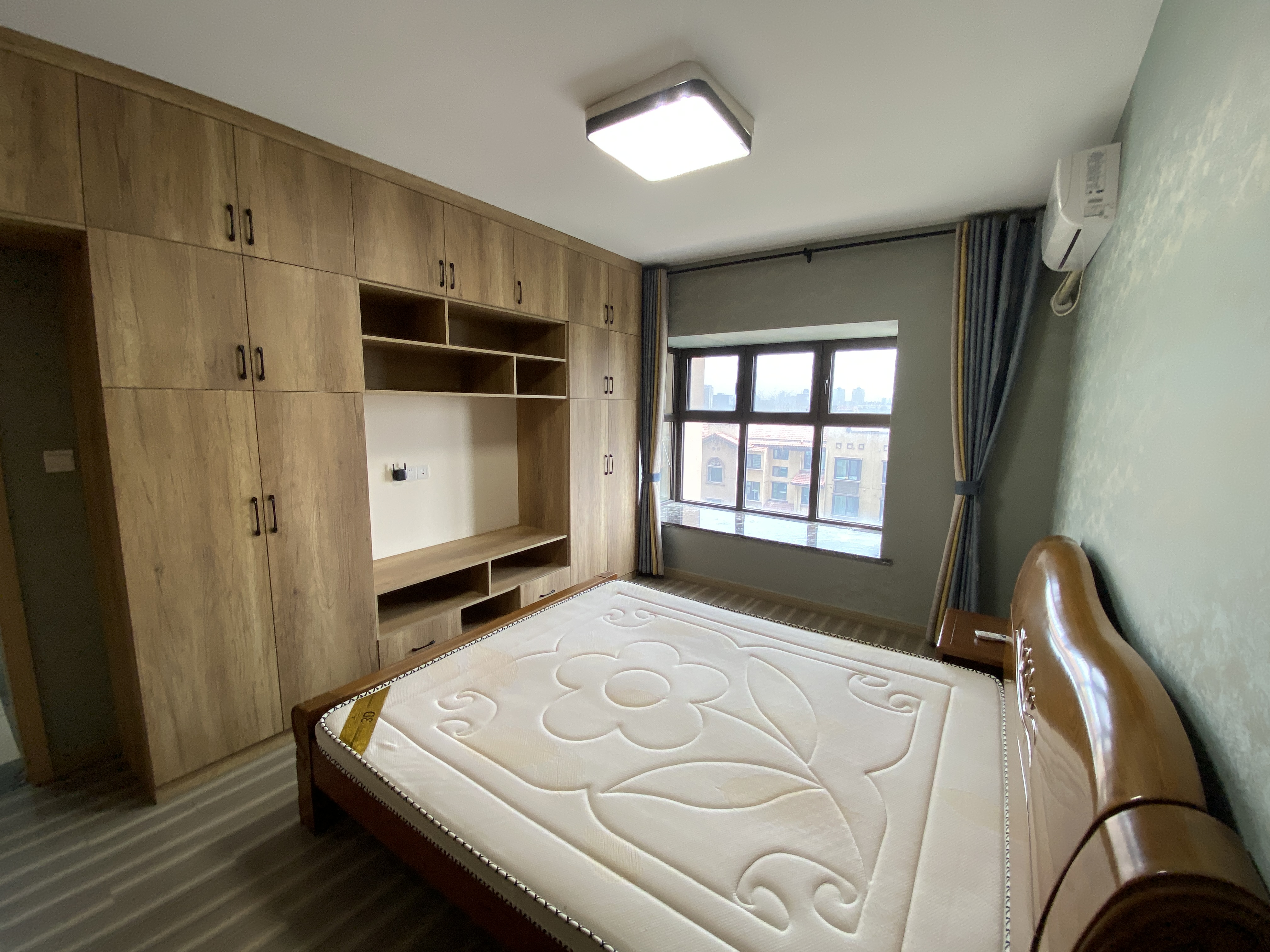 华强城 3室2厅2卫 120.00m&sup2;