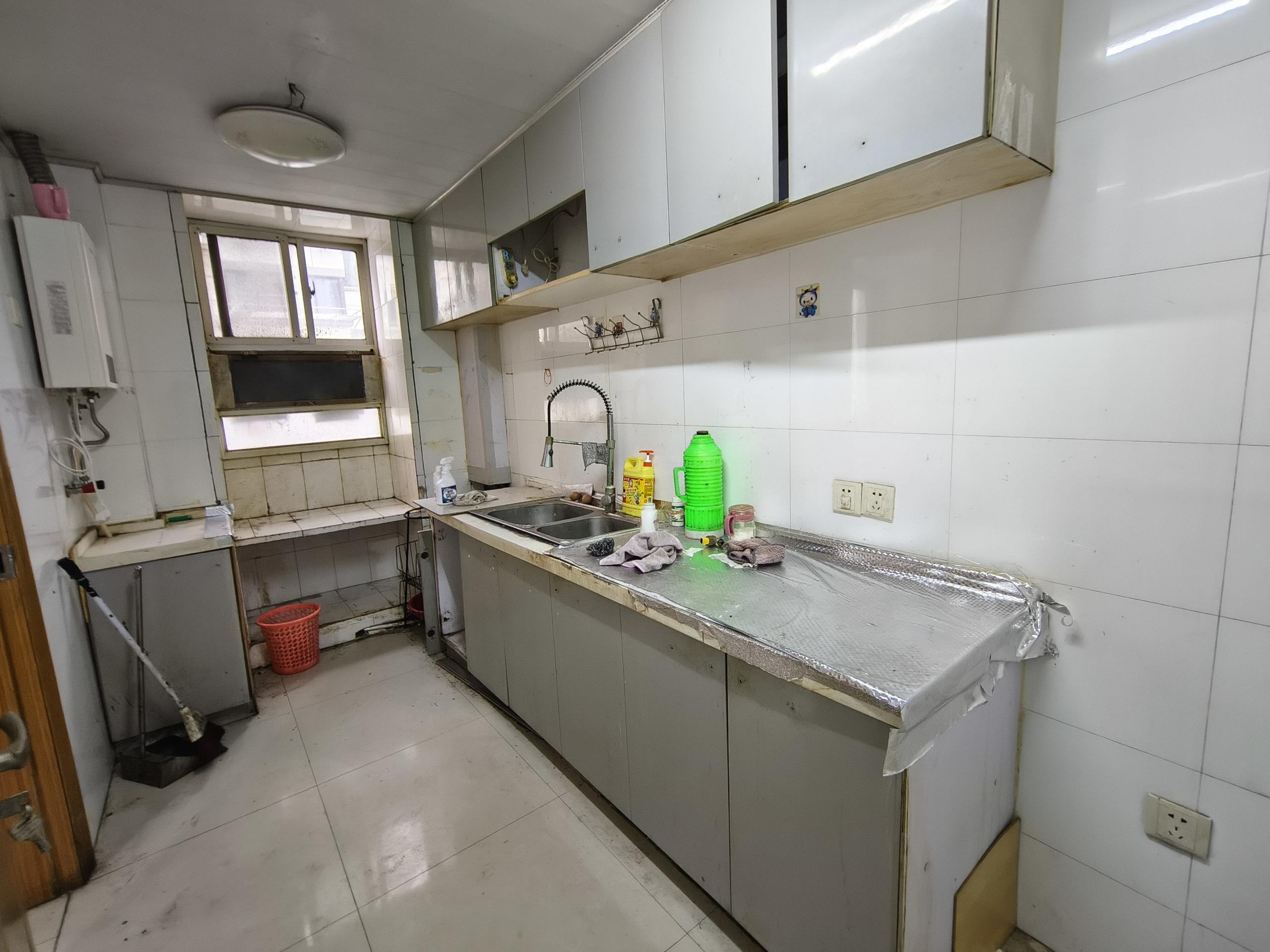 银花苑 4室2厅2卫 108m&sup2;
