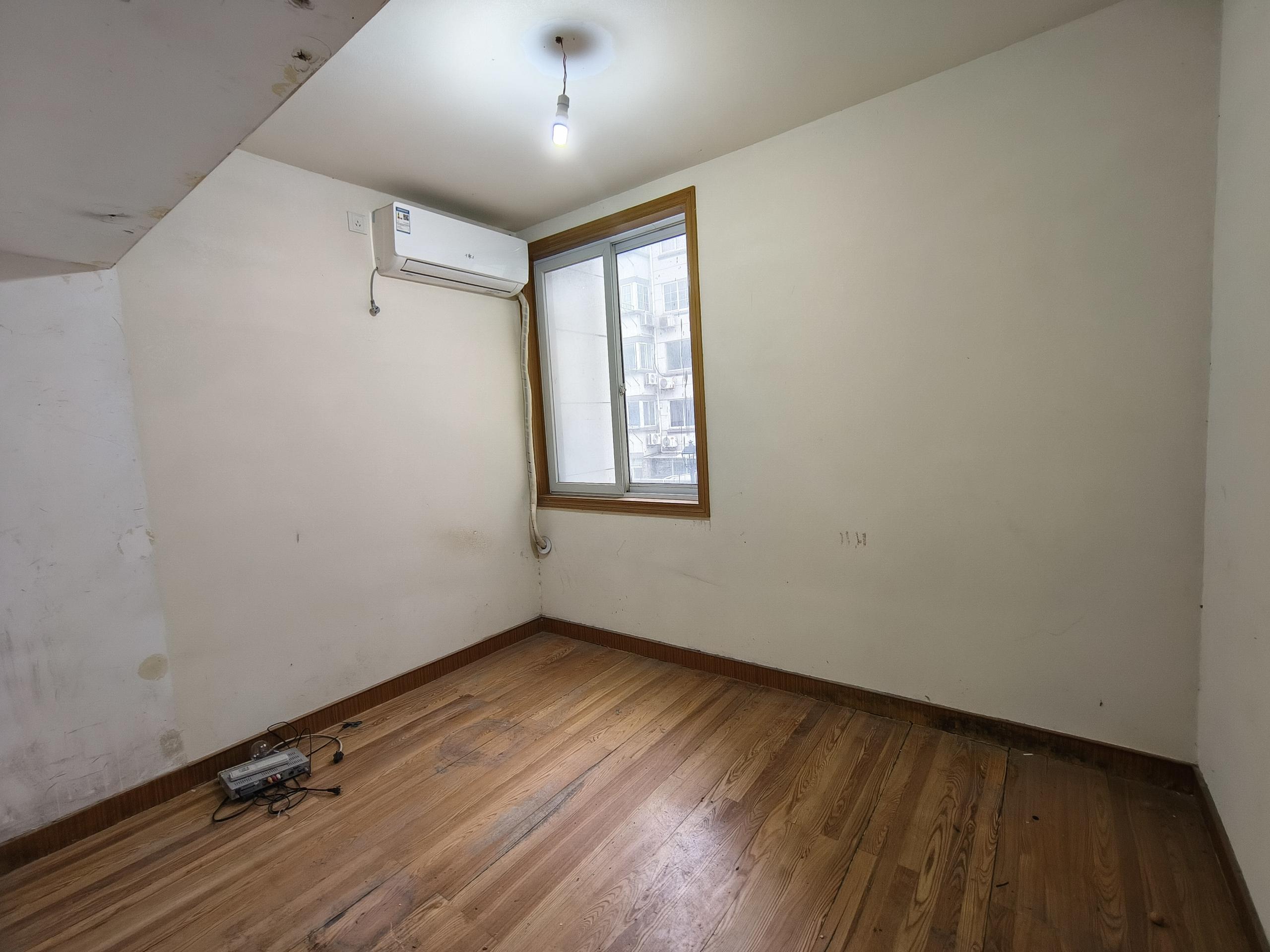银花苑 4室2厅2卫 108m&sup2;