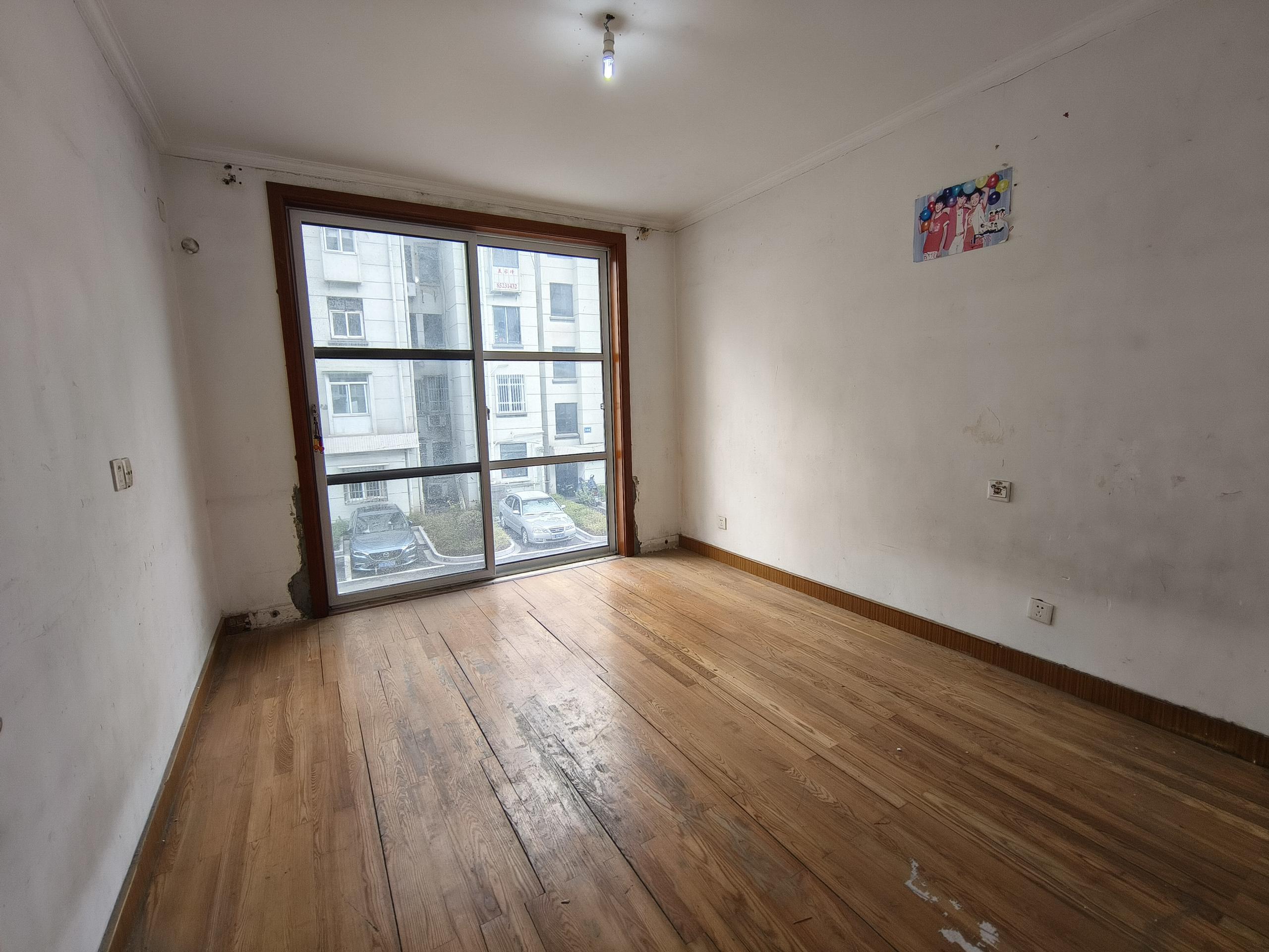 银花苑 4室2厅2卫 108m&sup2;