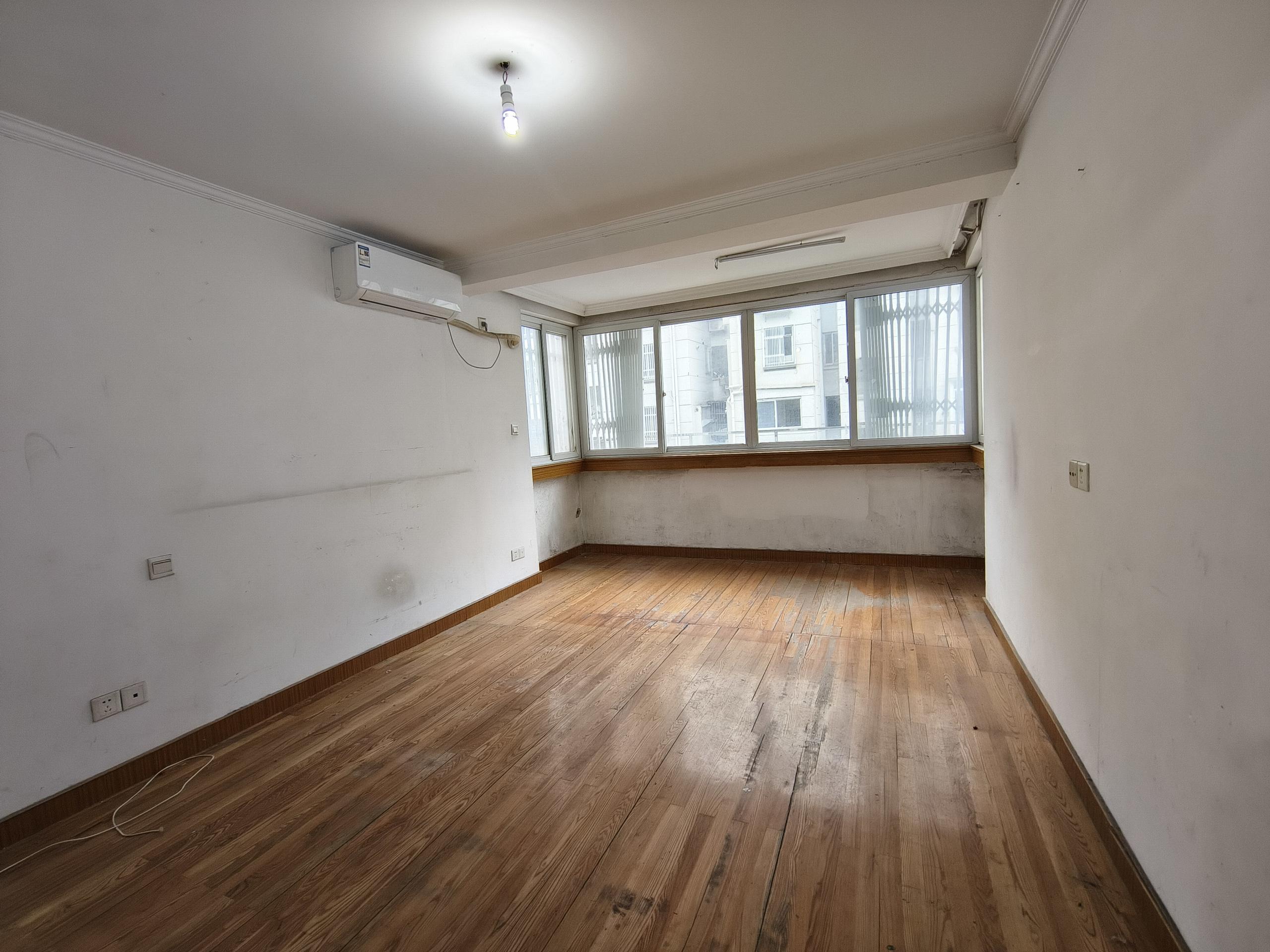 银花苑 4室2厅2卫 108m&sup2;