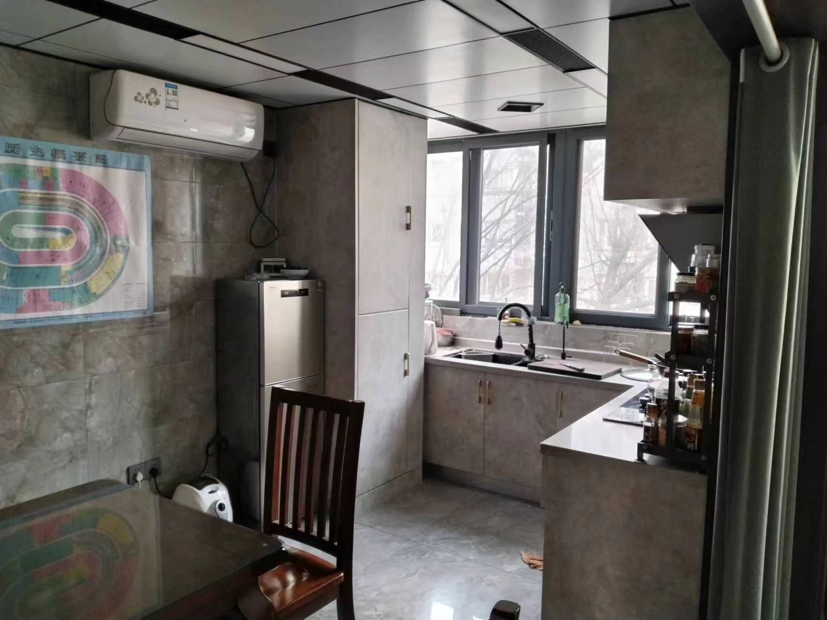 虹景园 3室2厅2卫 157m&sup2;