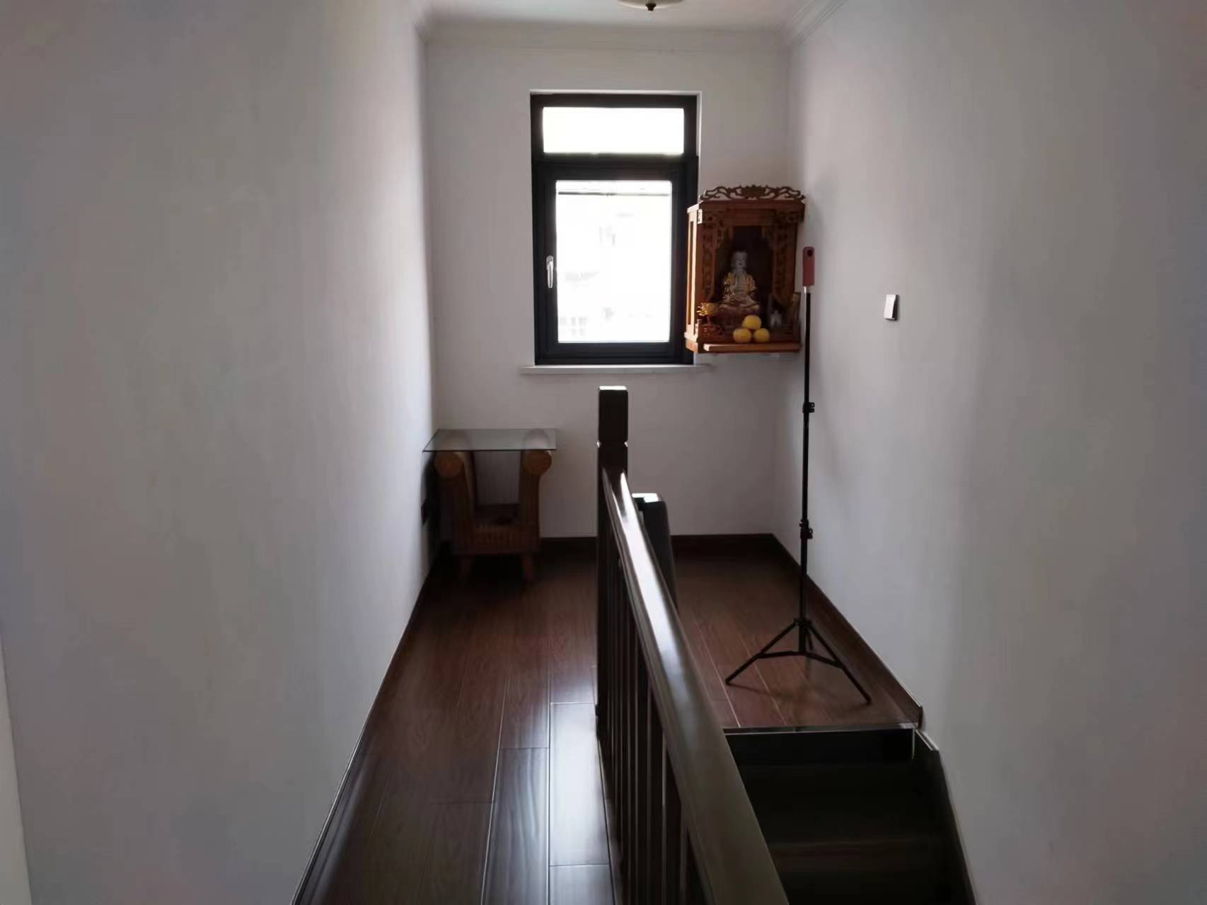 虹景园 3室2厅2卫 157m&sup2;